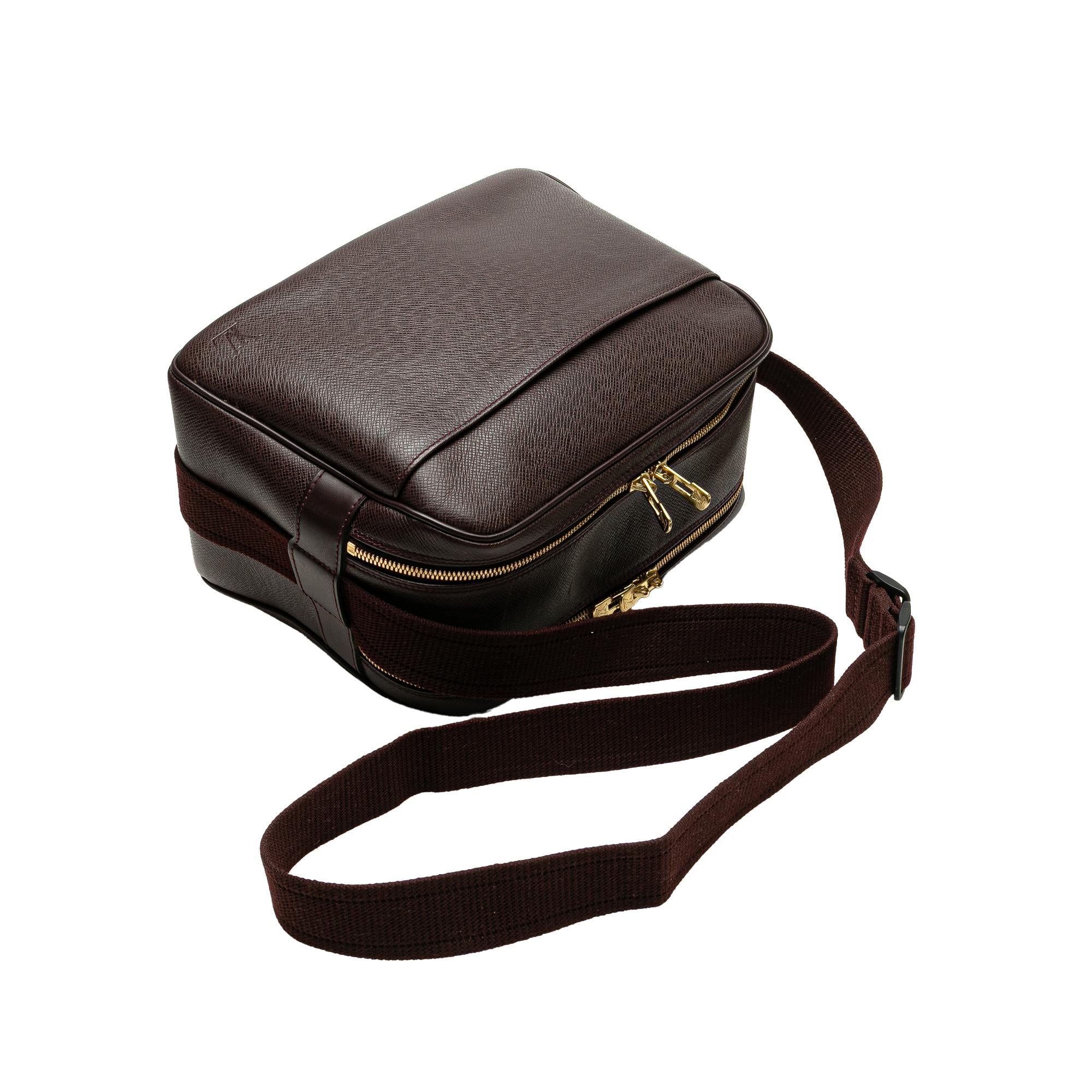 Louis Vuitton Taiga Reporter PM