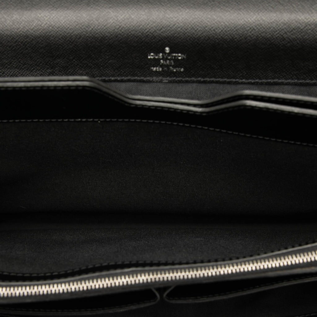 Louis Vuitton Taiga Robusto 1