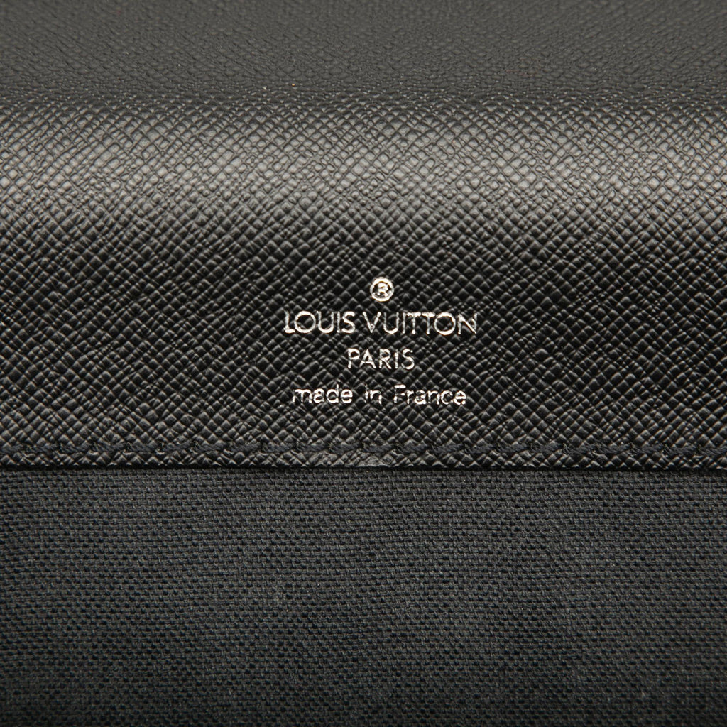 Louis Vuitton Taiga Robusto 1