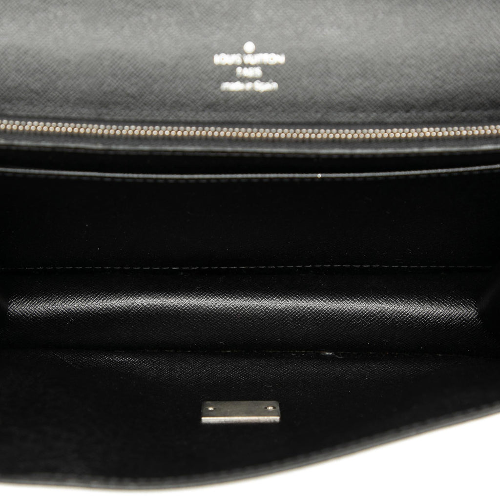 Louis Vuitton Taiga Selenga