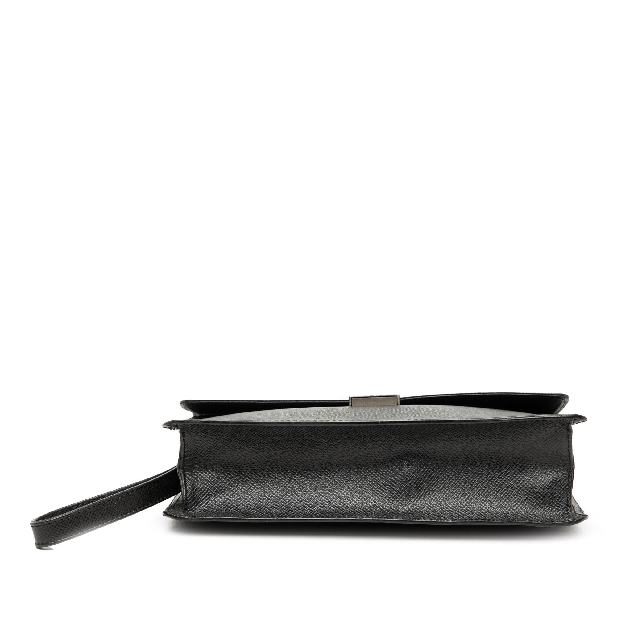 Louis Vuitton Taiga Selenga