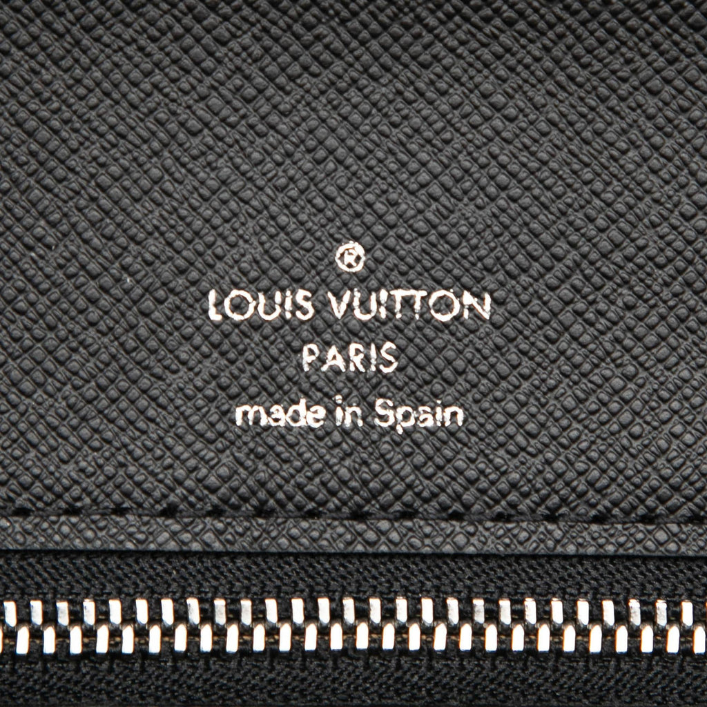 Louis Vuitton Taiga Selenga