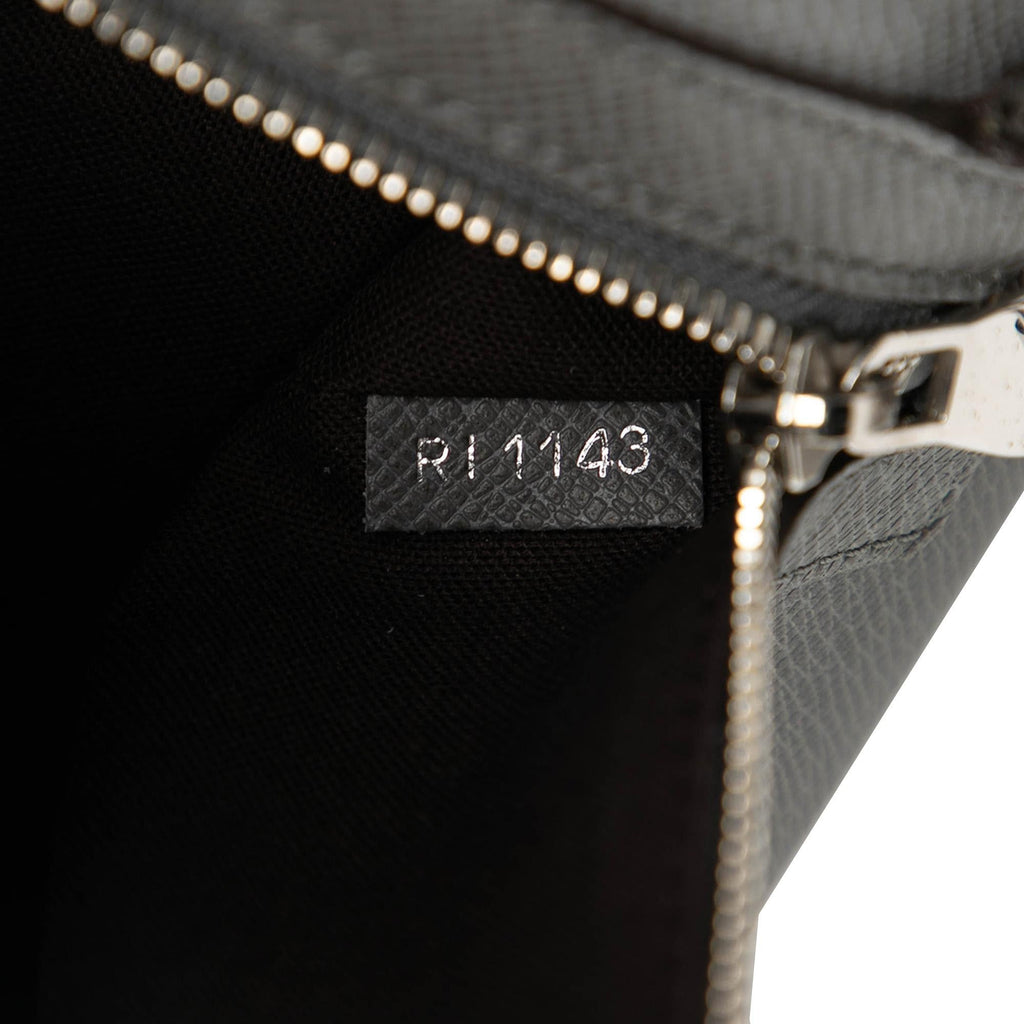 Louis Vuitton Taiga Vassili GM