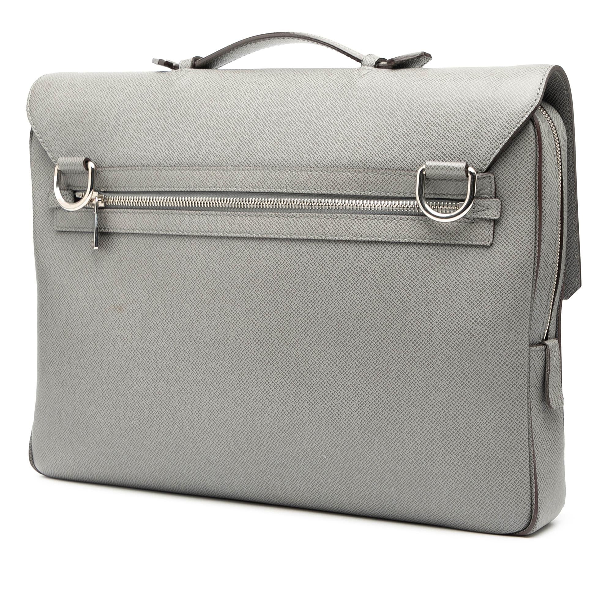 Louis Vuitton Taiga Vassili GM