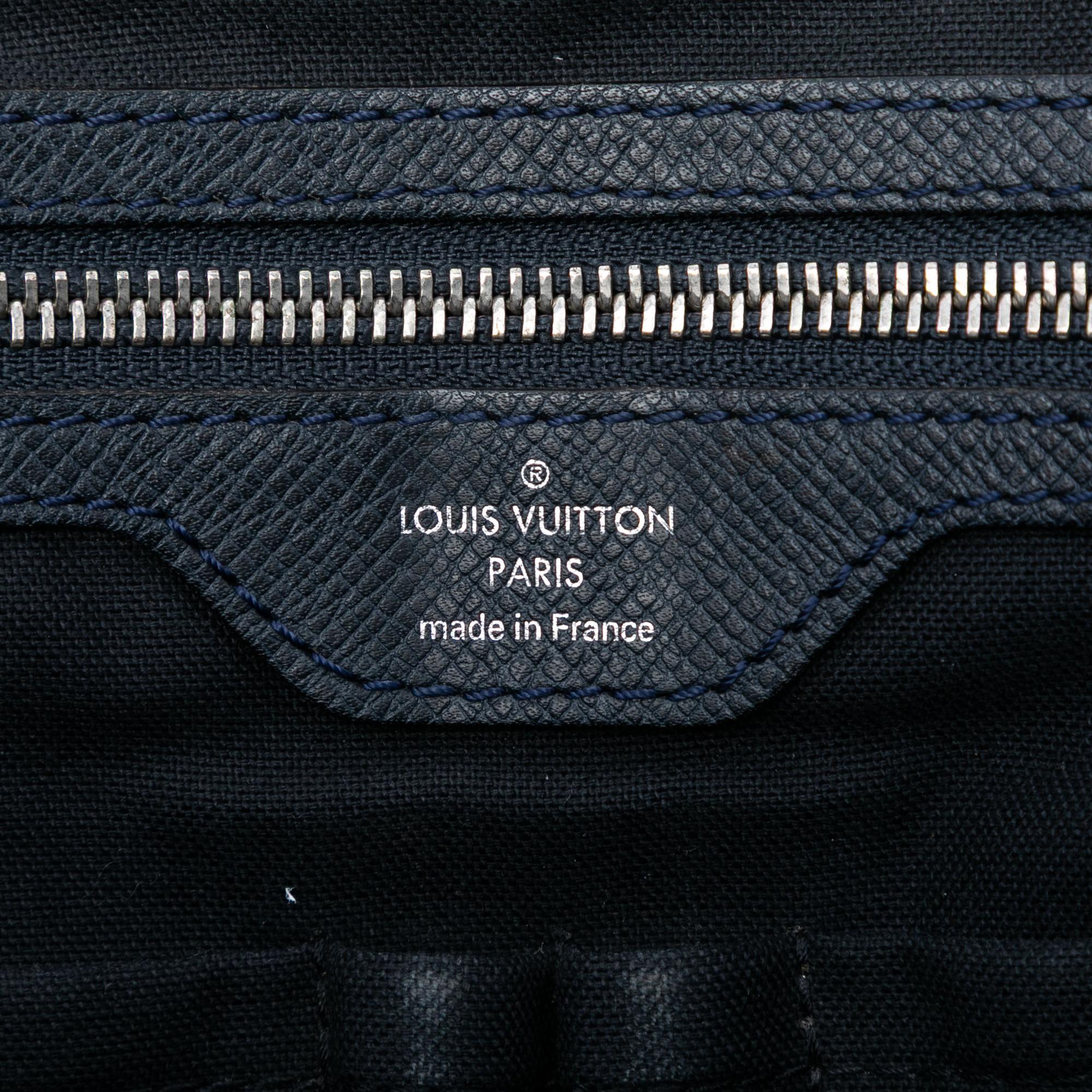 Louis Vuitton Taiga Vassili PM