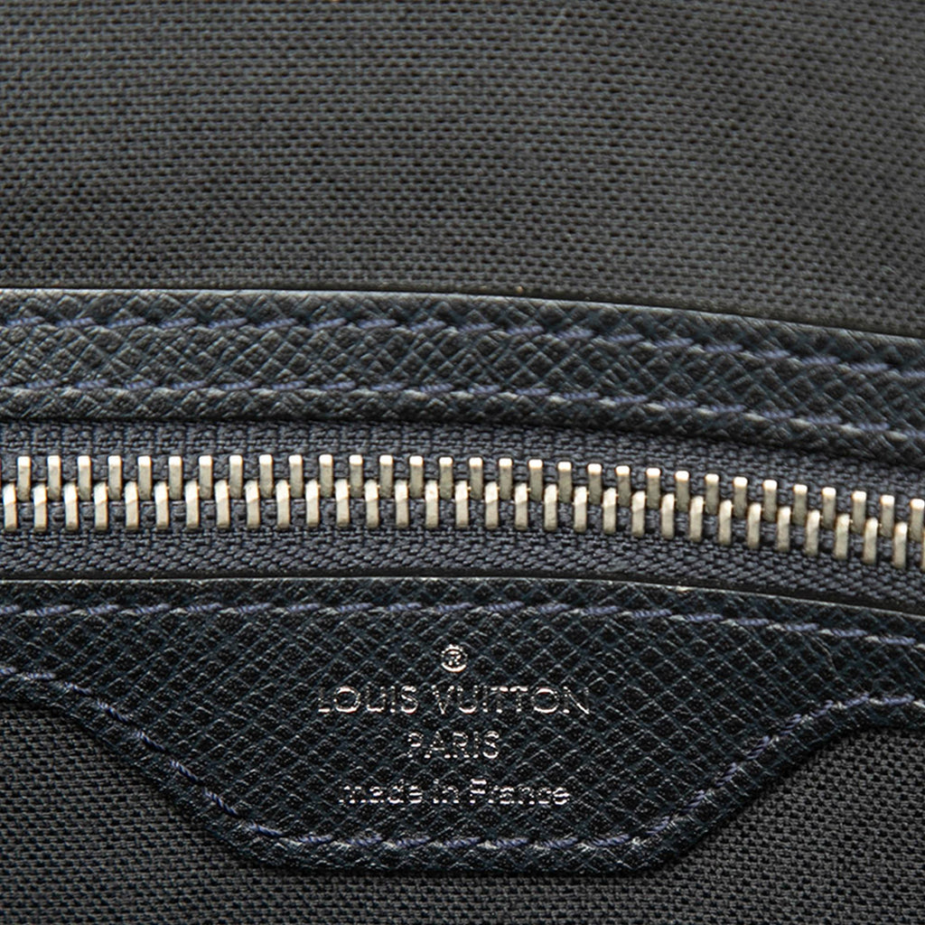 Louis Vuitton Taiga Vassili PM