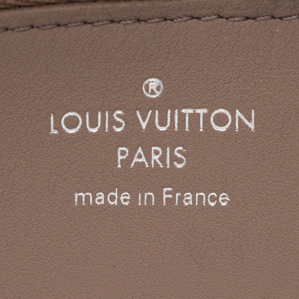 Louis Vuitton Veau Cachemire Comete Zip Around Wallet