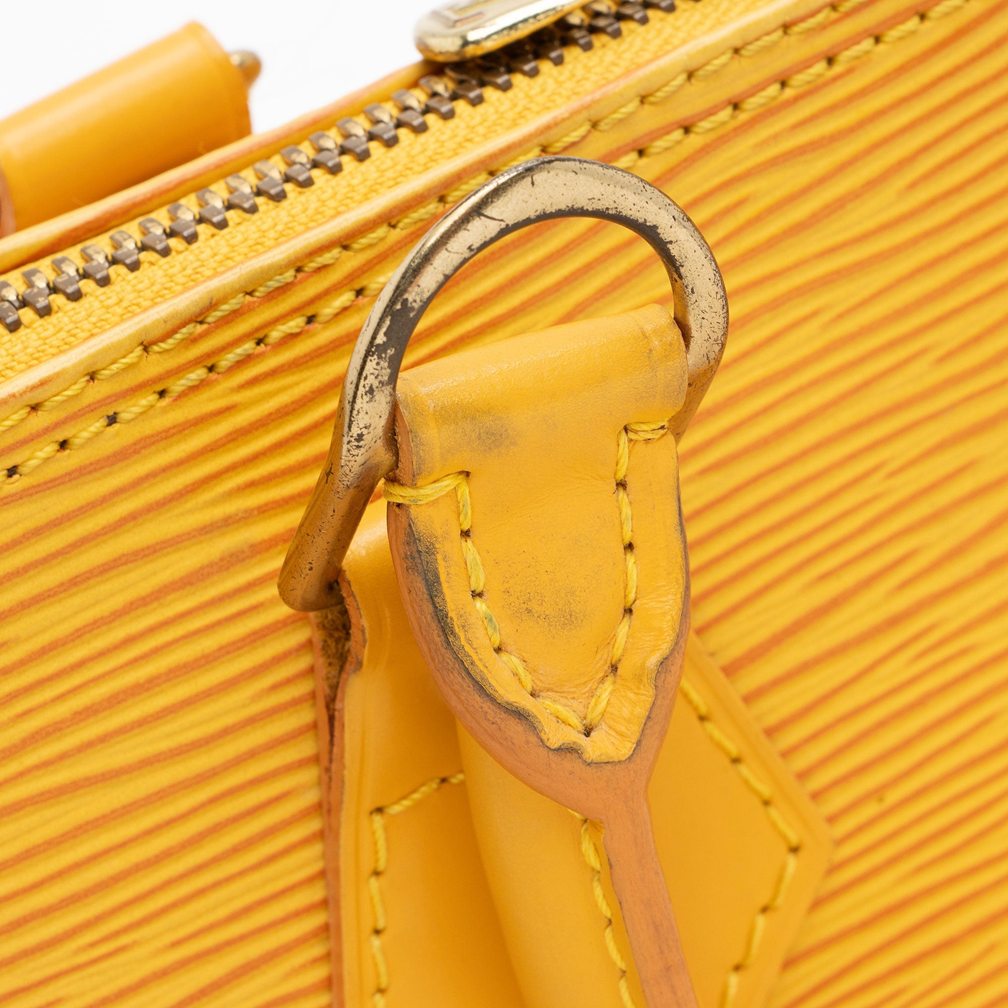 Louis Vuitton Vintage Epi Leather Alma PM Satchel (SHF-4mzRXN)