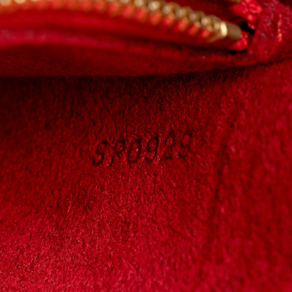 Louis Vuitton Vintage Epi Leather Buci Shoulder Bag (SHF-DiDqQN)