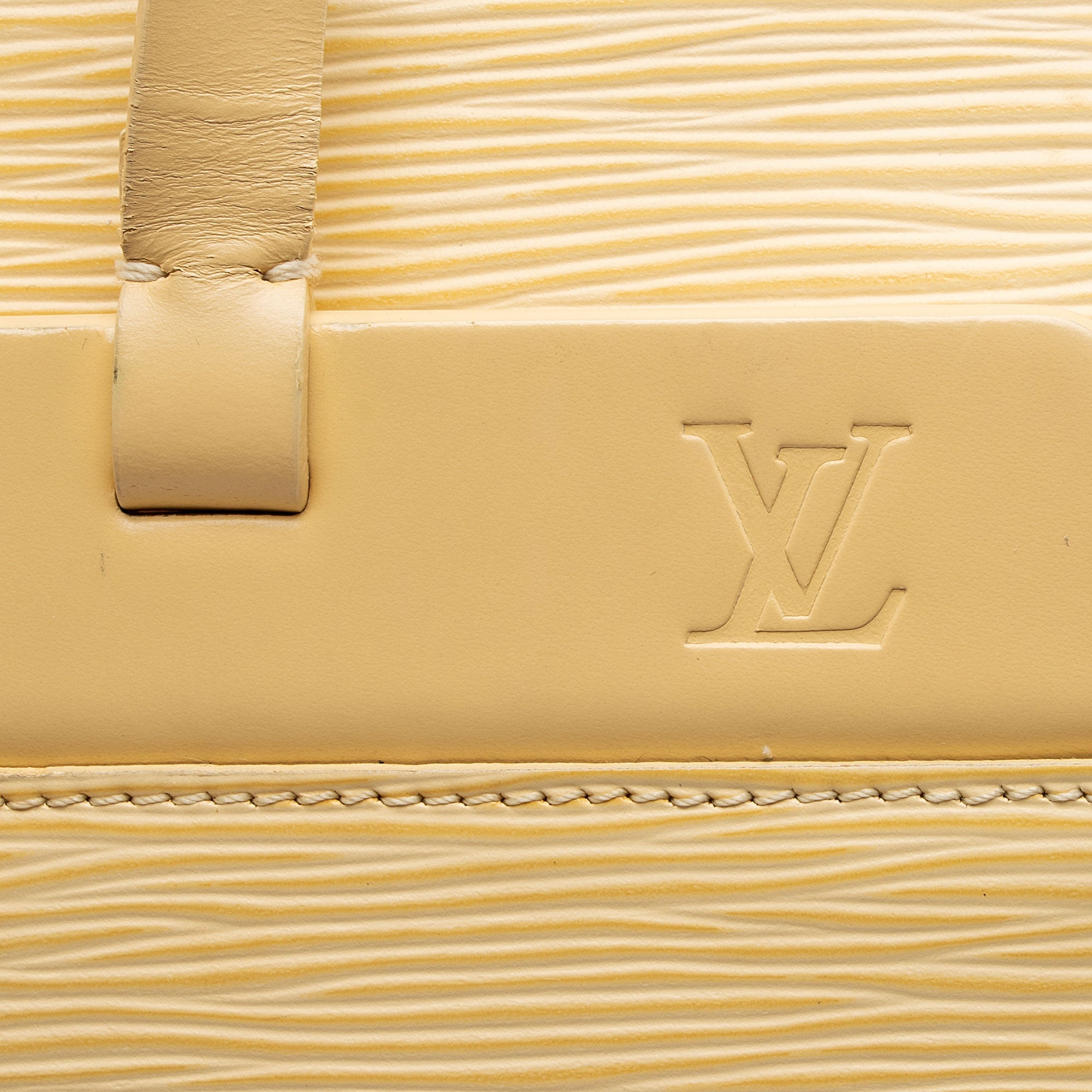Louis Vuitton Vintage Epi Leather Croisette PM Shoulder Bag (SHF-eummJM)