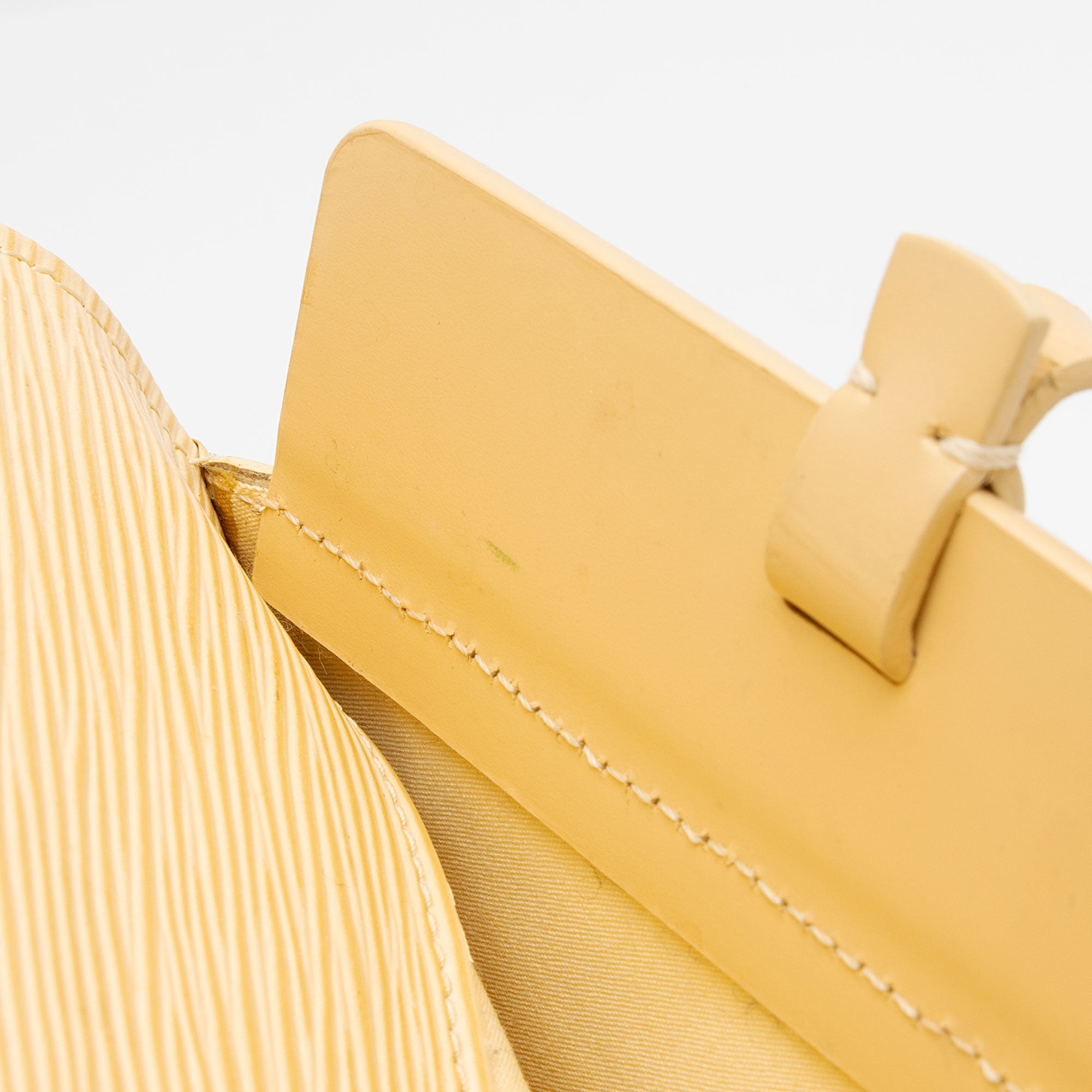 Louis Vuitton Vintage Epi Leather Croisette PM Shoulder Bag (SHF-eummJM)