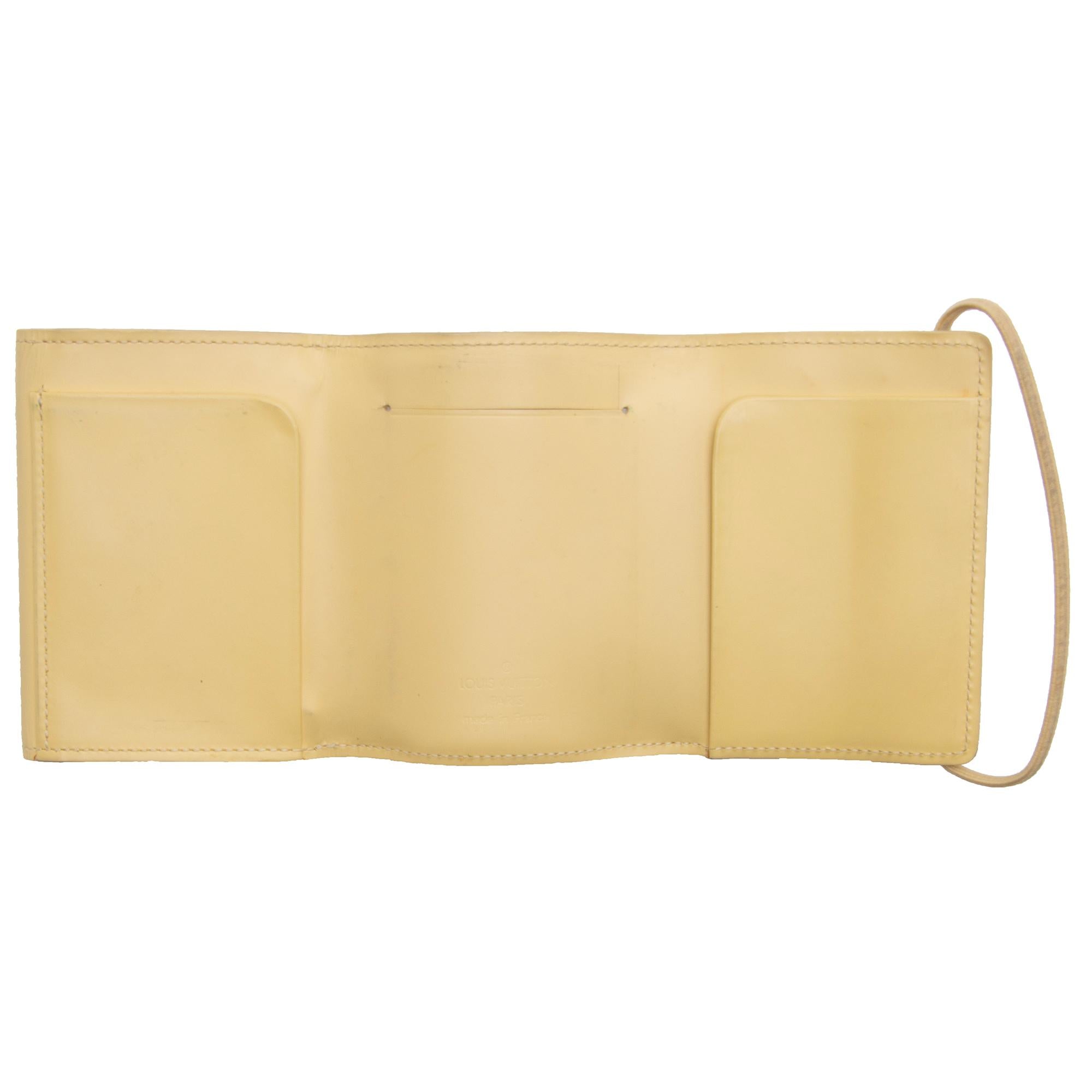 Louis Vuitton Vintage Epi Leather Trifold Wallet (SHF-23581)