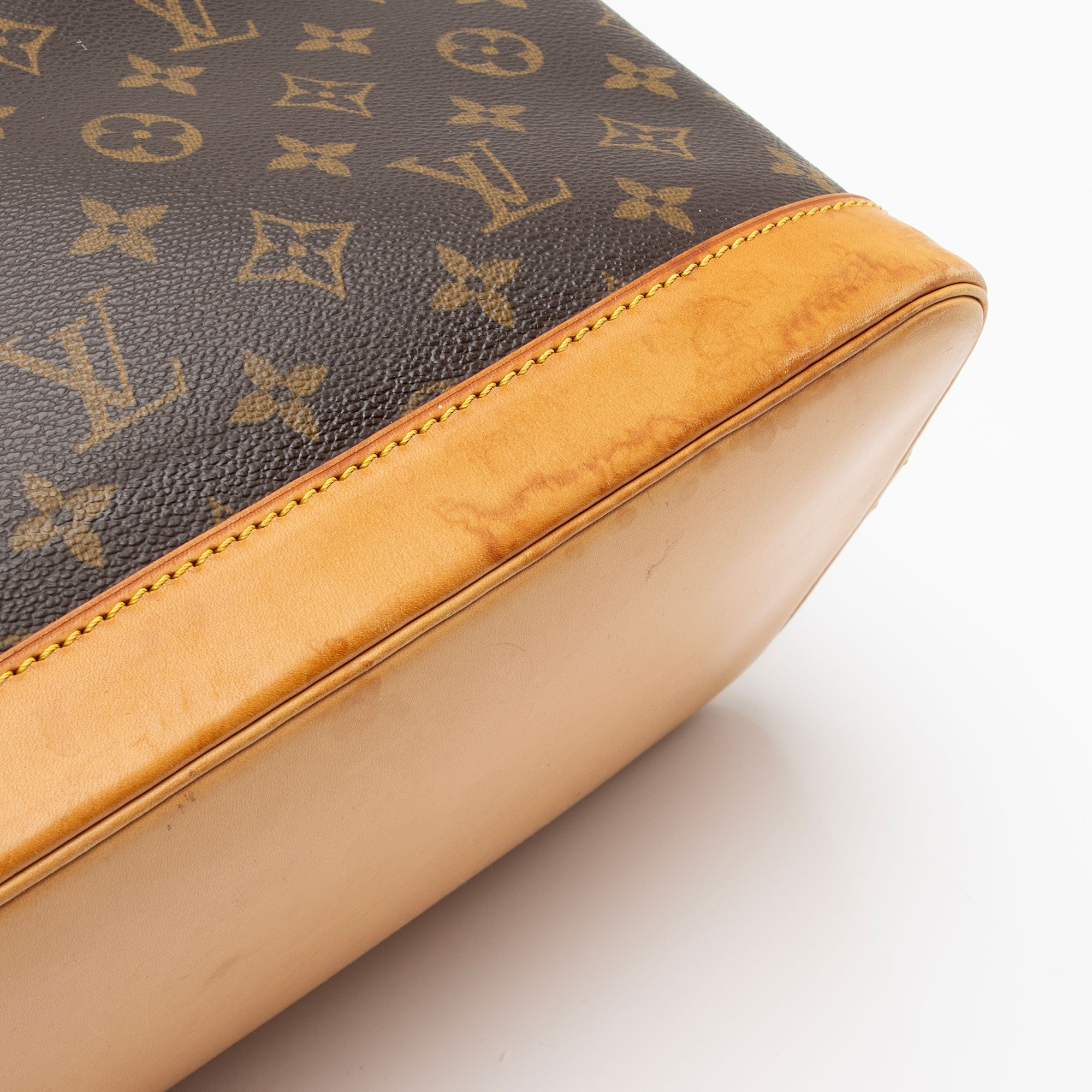 Louis Vuitton Vintage Monogram Canvas Alma PM Satchel (SHF-U8Ixq0)