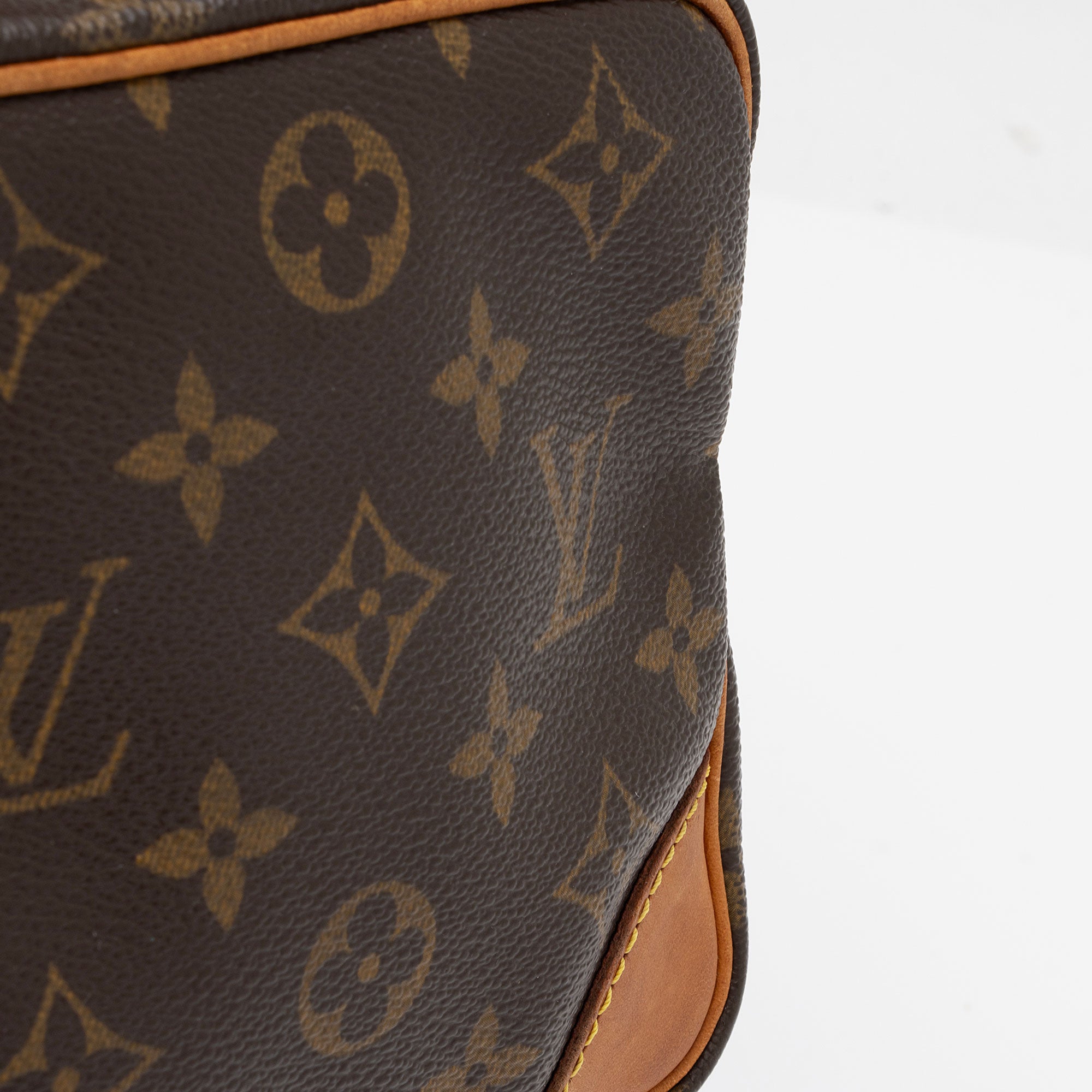 Louis Vuitton Vintage Monogram Canvas Amazone Shoulder Bag (SHF-jjMBAo)