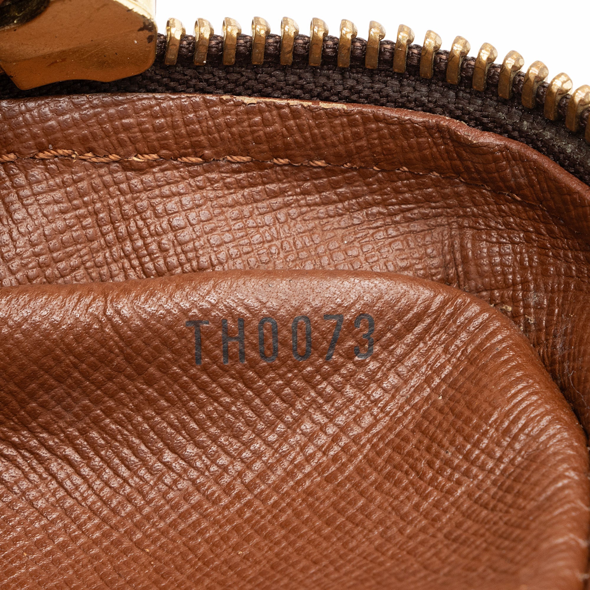 Louis Vuitton Vintage Monogram Canvas Amazone Shoulder Bag (SHF-jjMBAo)