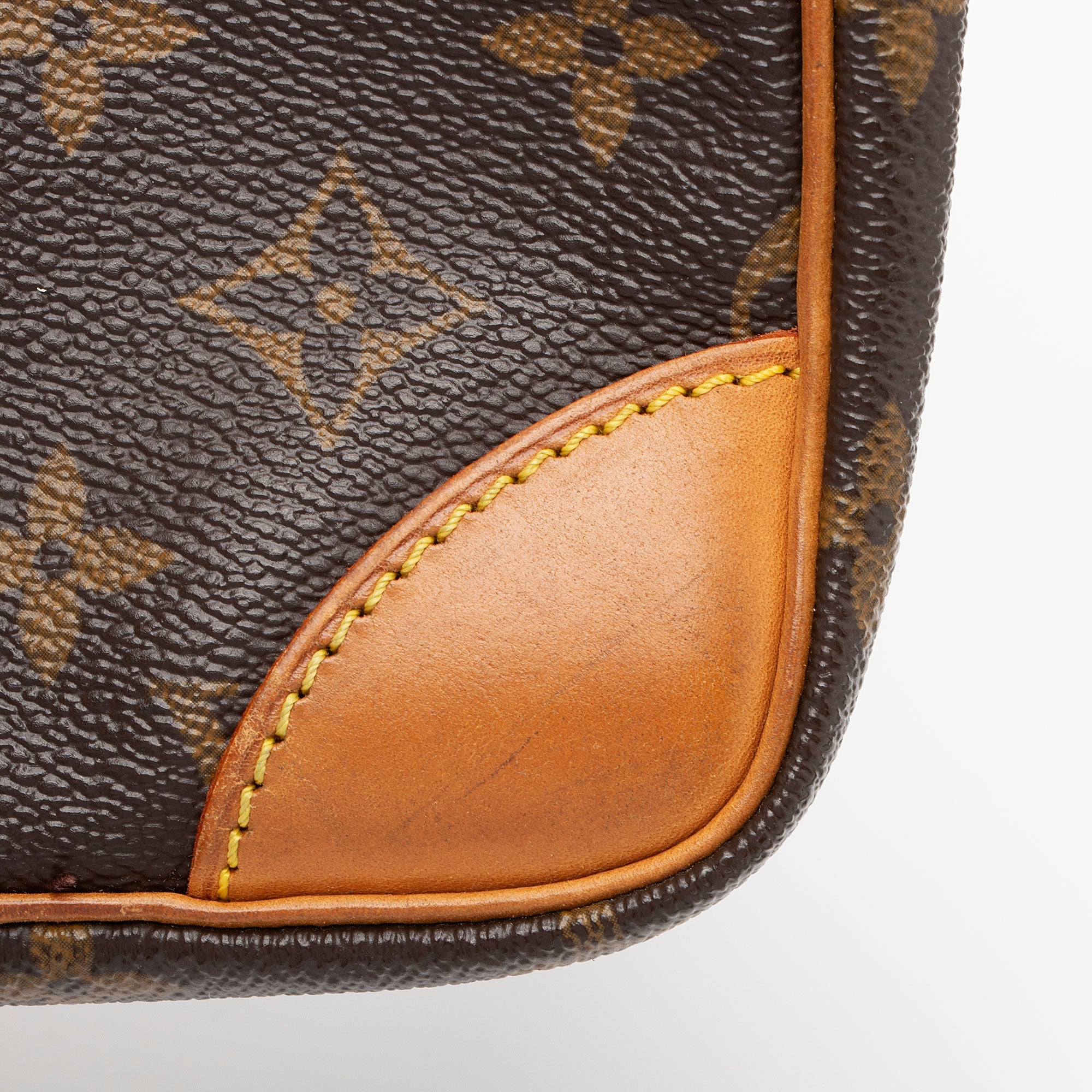 Louis Vuitton Vintage Monogram Canvas Amazone Shoulder Bag (SHF-zoC84k)