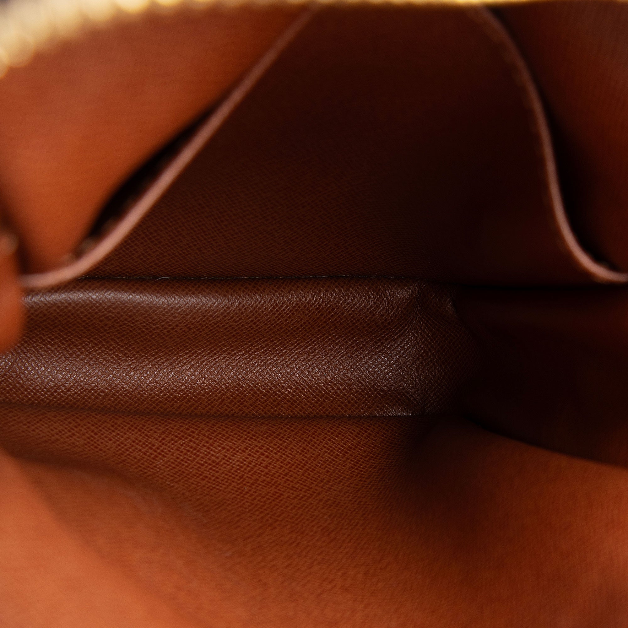Louis Vuitton Vintage Monogram Canvas Amazone Shoulder Bag (SHF-zoC84k)