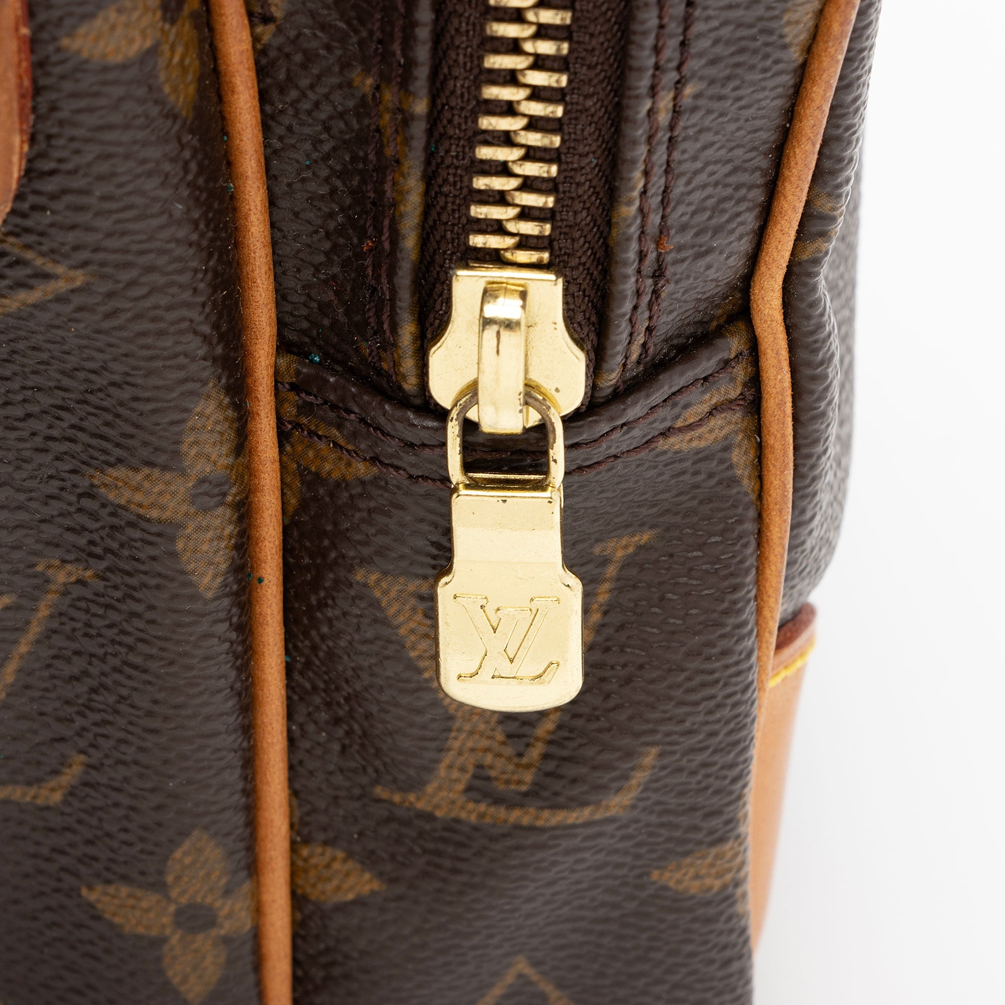 Louis Vuitton Vintage Monogram Canvas Amazone Shoulder Bag (SHF-zoC84k)