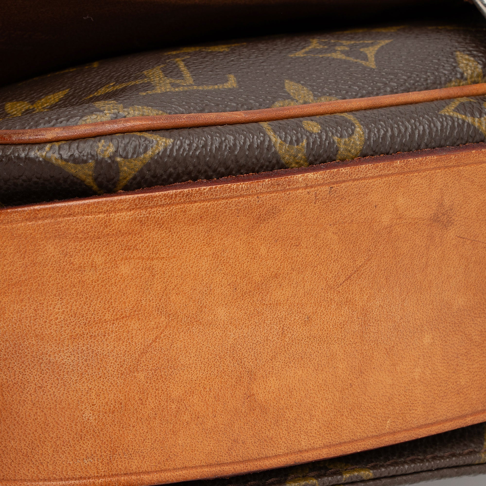 Louis Vuitton Vintage Monogram Canvas Cartouchiere GM Shoulder Bag (SHF-4wWmw7)