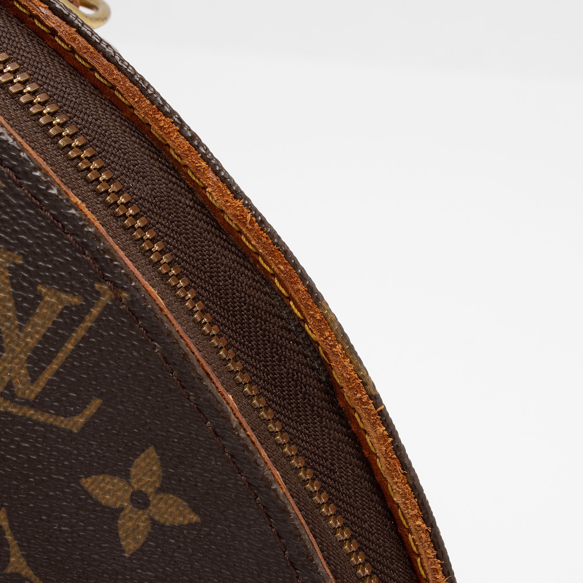 Louis Vuitton Vintage Monogram Canvas Ellipse MM Satchel (SHF-Q5YnDH)