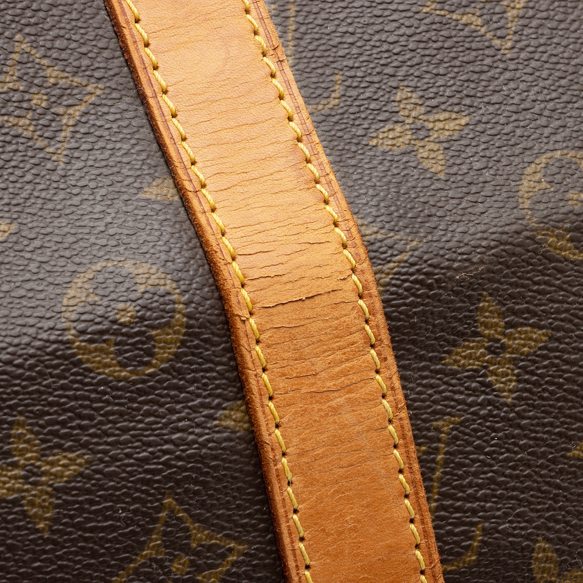 Louis Vuitton Vintage Monogram Canvas Keepall Bandouliere 55 Duffle Bag (SHF-22615)