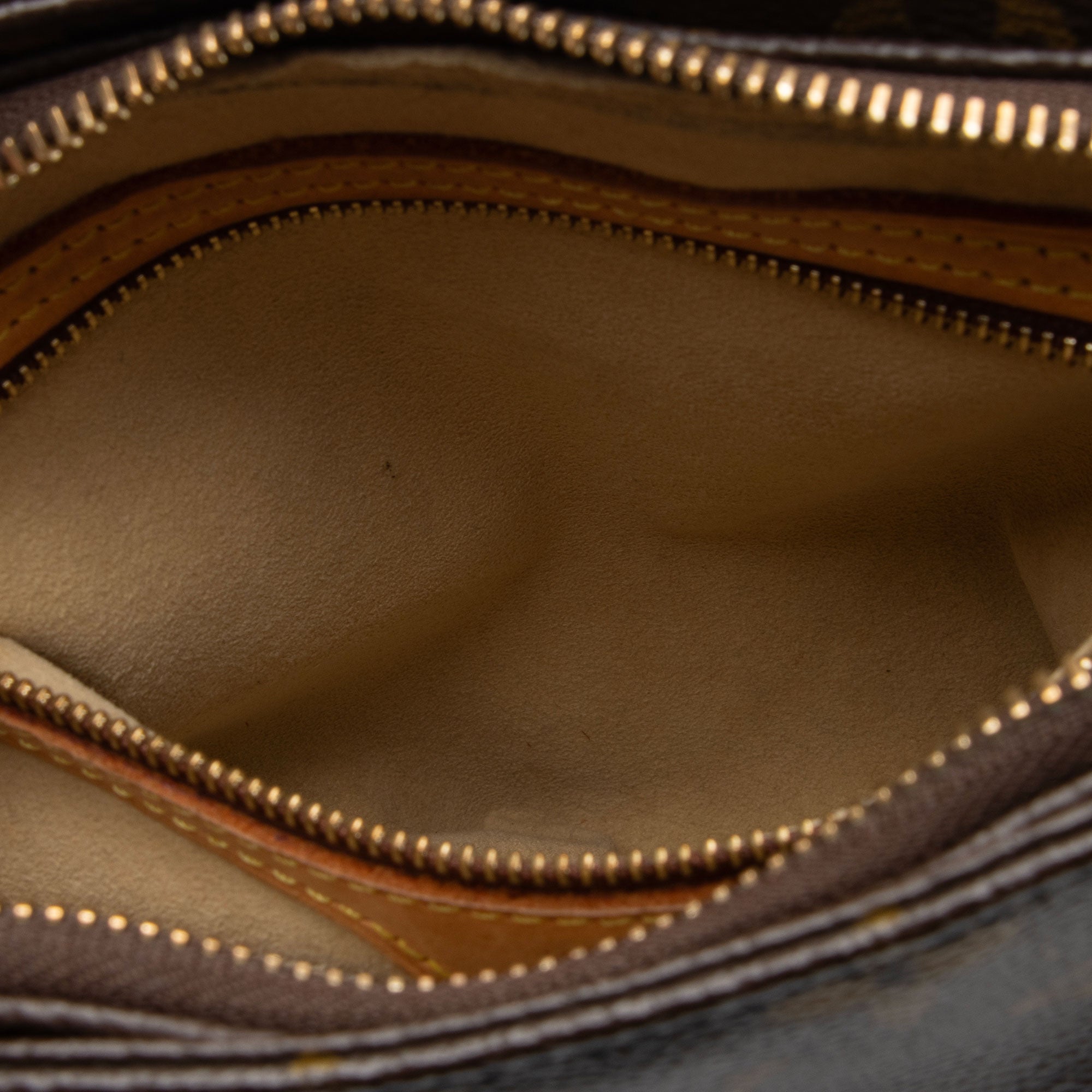 Louis Vuitton Vintage Monogram Canvas Looping MM Shoulder Bag (SHF-2H9qKf)