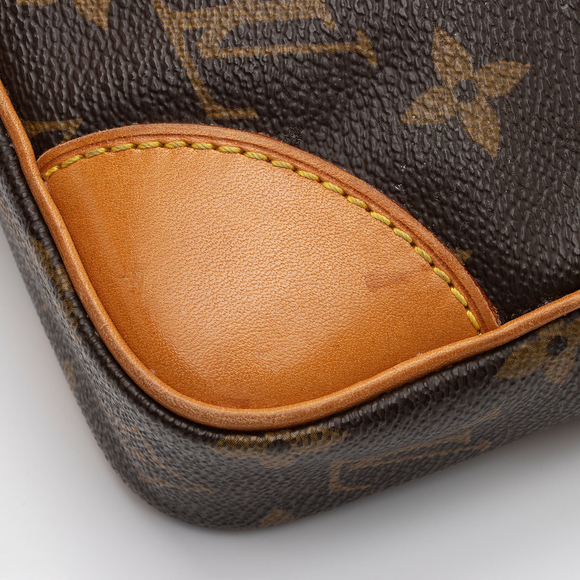 Louis Vuitton Vintage Monogram Canvas Marly Dragonne GM Clutch (SHF-5UeCtK)
