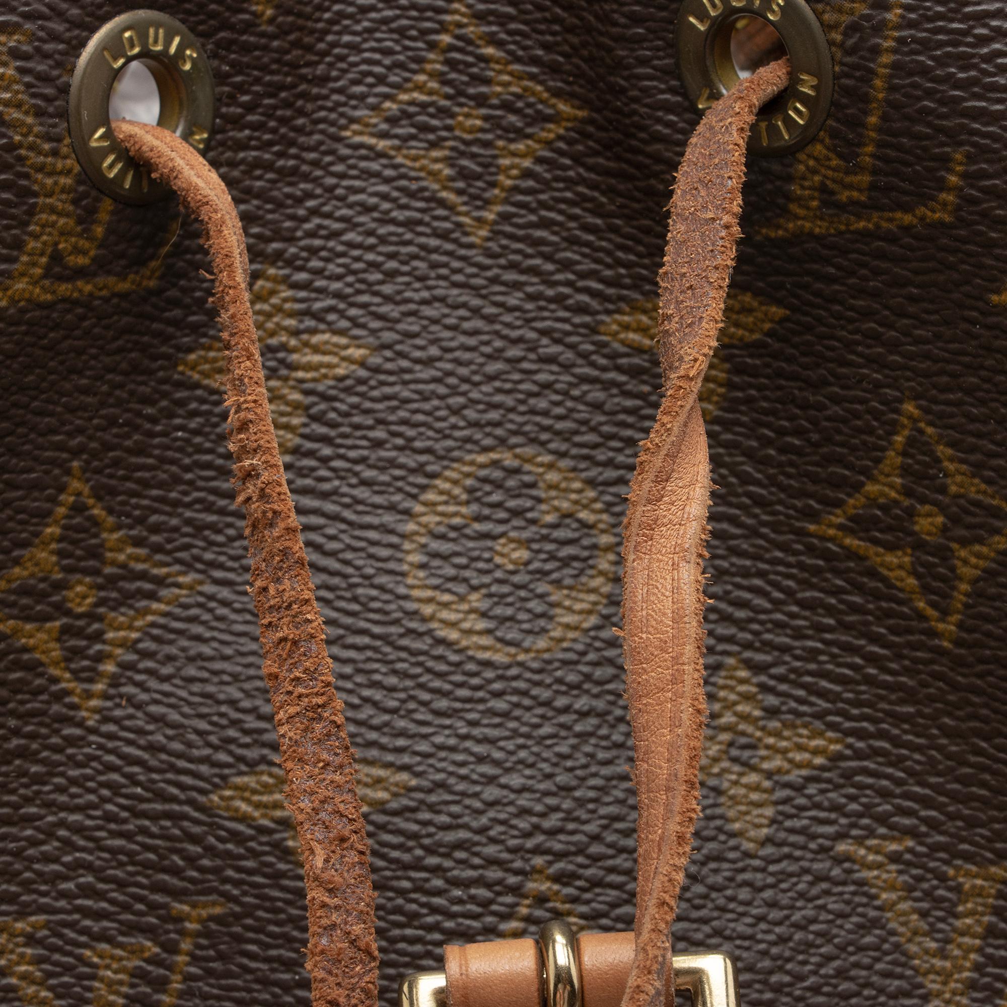 Louis Vuitton Vintage Monogram Canvas Montsouris MM Backpack (SHF-sThgs4)