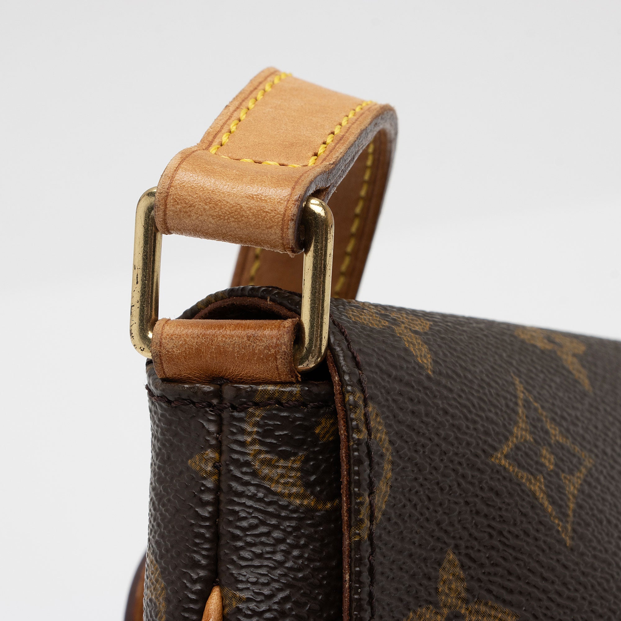 Louis Vuitton Vintage Monogram Canvas Musette Tango Shoulder Bag (SHF-KMDI1u)
