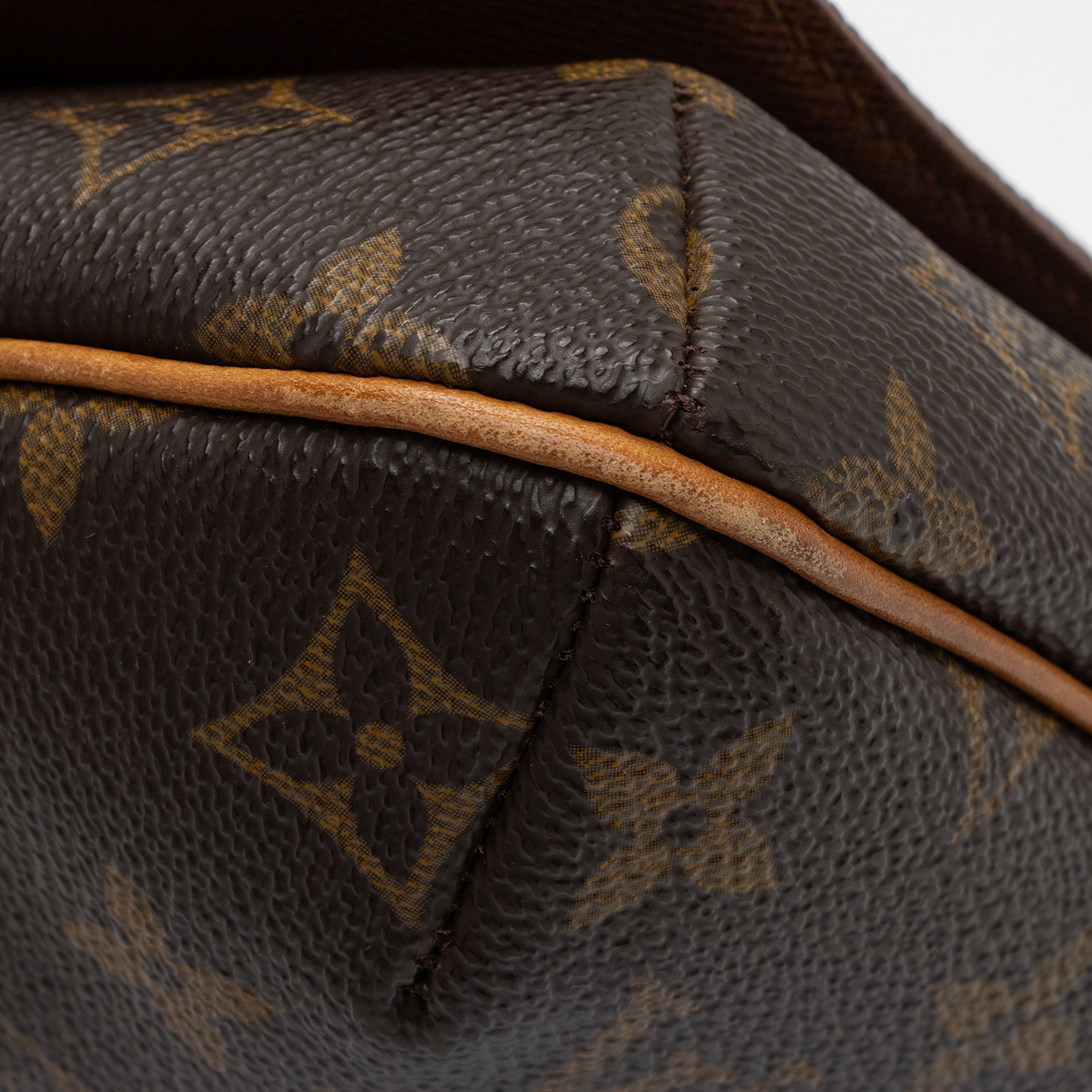 Louis Vuitton Vintage Monogram Canvas Musette Tango Shoulder Bag (SHF-KMDI1u)