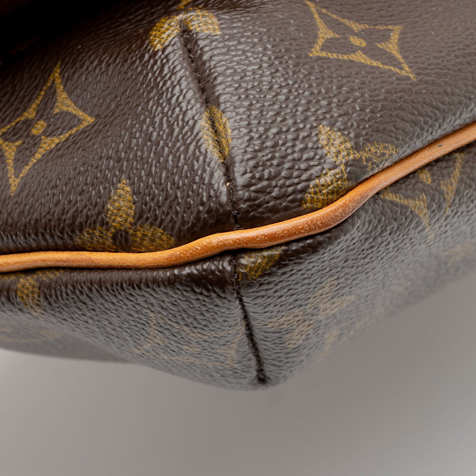 Louis Vuitton Vintage Monogram Canvas Musette Tango Shoulder Bag (SHF-oOBz9o)