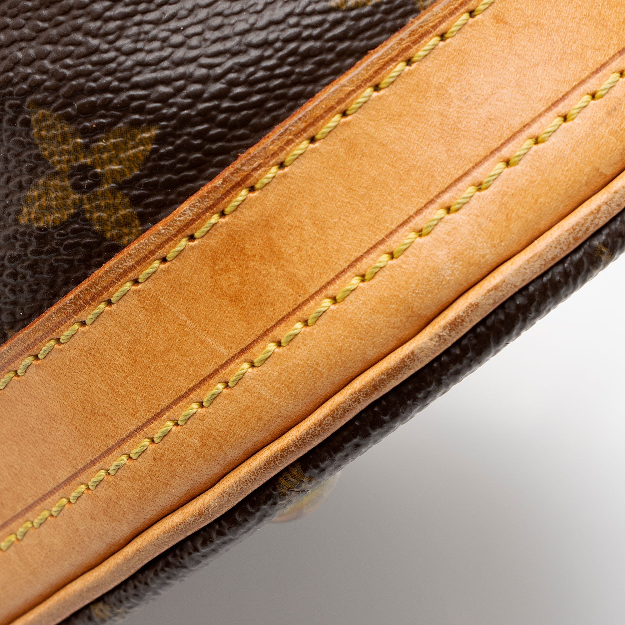 Louis Vuitton Vintage Monogram Canvas Petit Bucket Tote
