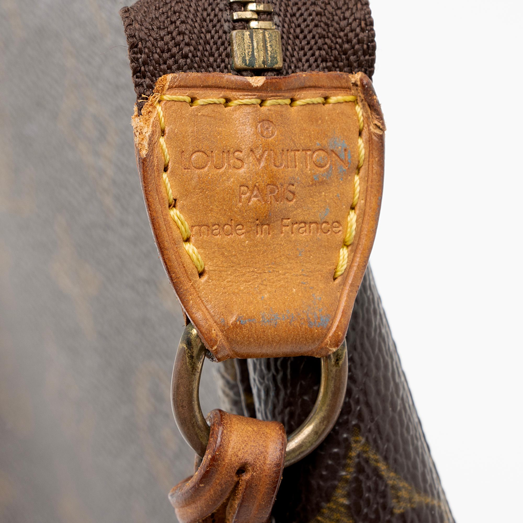 Louis Vuitton Vintage Monogram Canvas Pochette Accessoires (SHF-J5eGly)