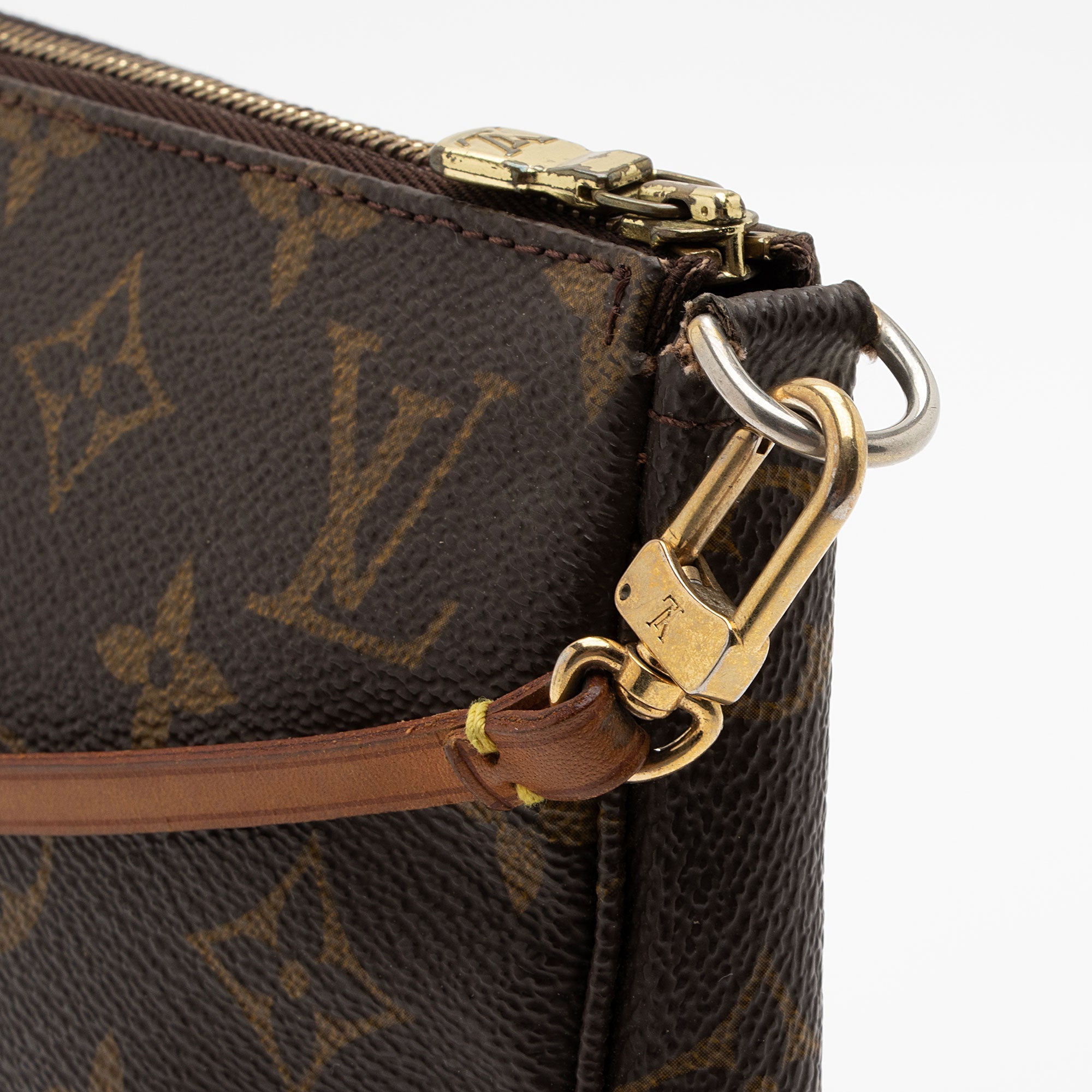 Louis Vuitton Vintage Monogram Canvas Pochette Accessoires (SHF-9OsCbe)