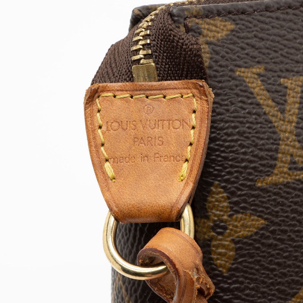 Louis Vuitton Vintage Monogram Canvas Pochette Accessoires (SHF-UFdRwc)