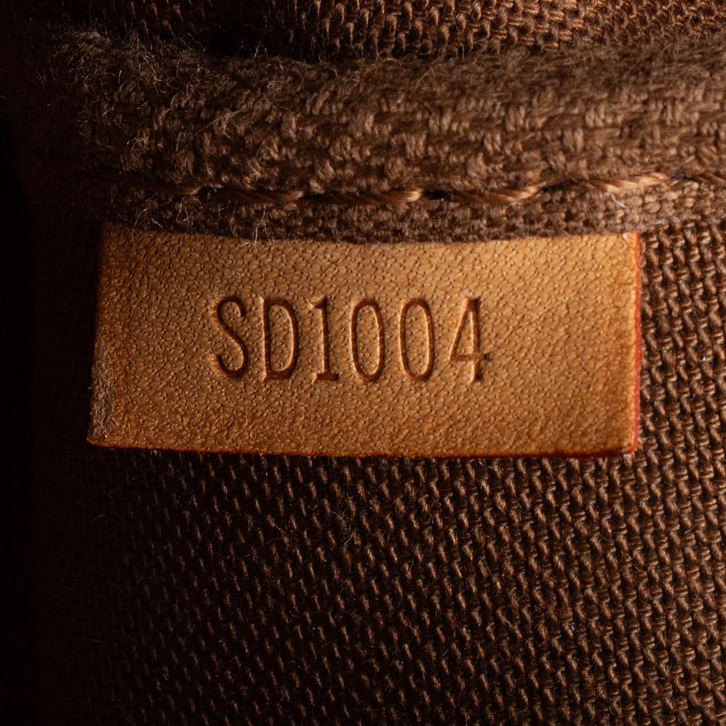 Louis Vuitton Vintage Monogram Canvas Pochette Accessoires