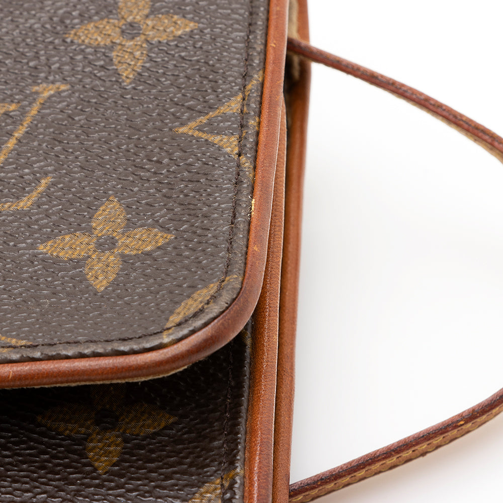 Louis Vuitton Vintage Monogram Canvas Pochette Twin GM Shoulder Bag (SHF-23937)