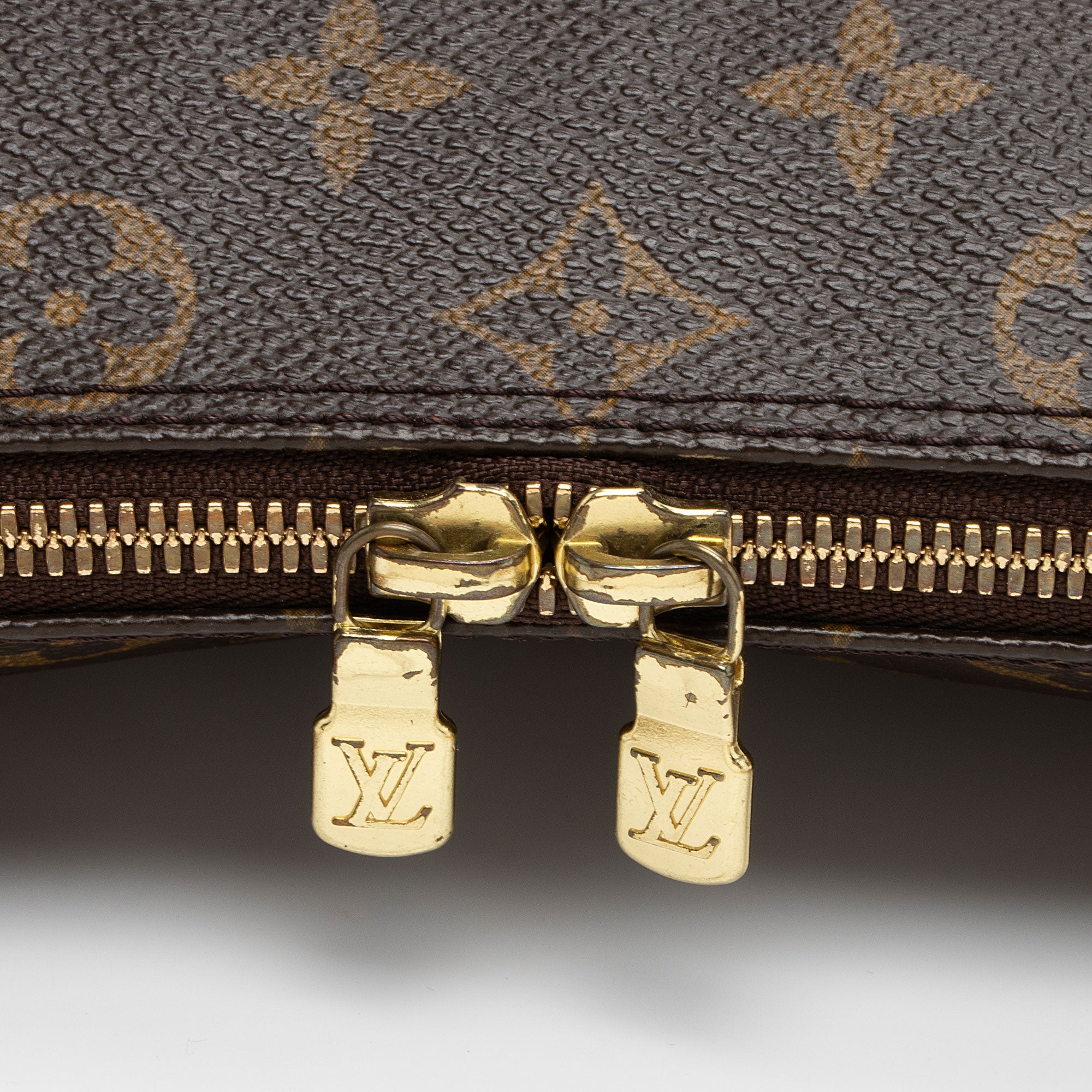 Louis Vuitton Vintage Monogram Canvas Sac Coussin GM Shoulder Bag (SHF-VU1dTG)