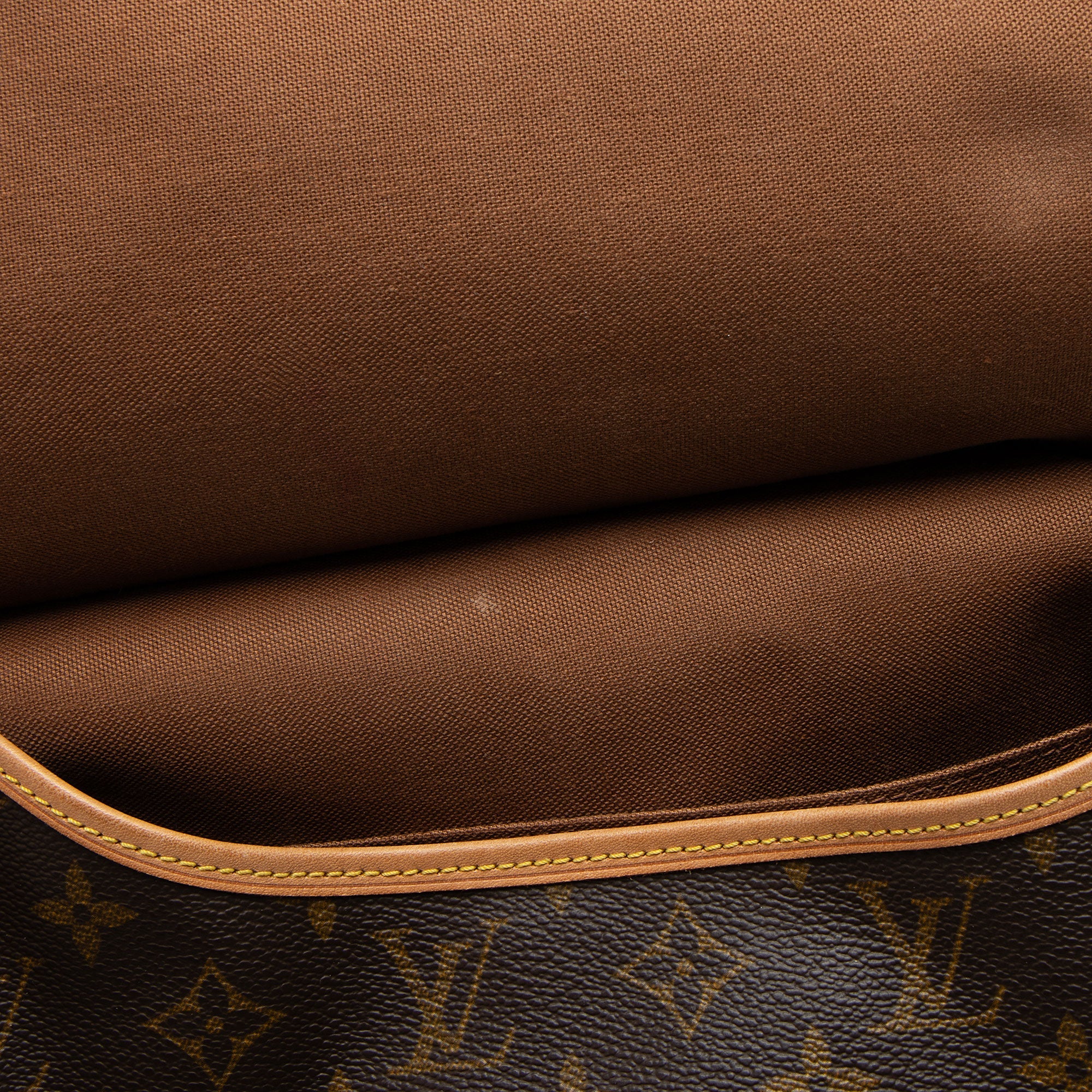 Louis Vuitton Vintage Monogram Canvas Saumur 30 Messenger (SHF-jWAQc2)