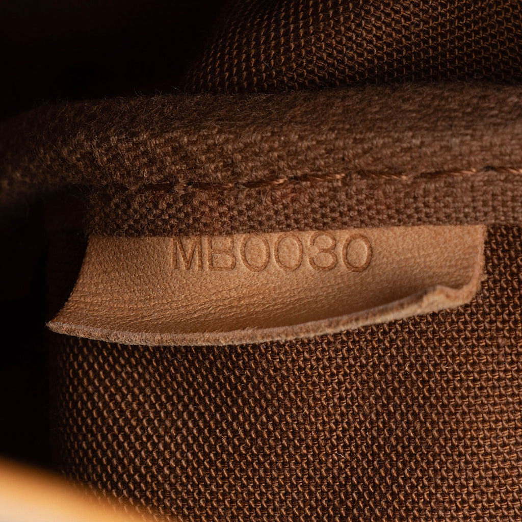 Louis Vuitton Vintage Monogram Canvas Saumur 30 Messenger