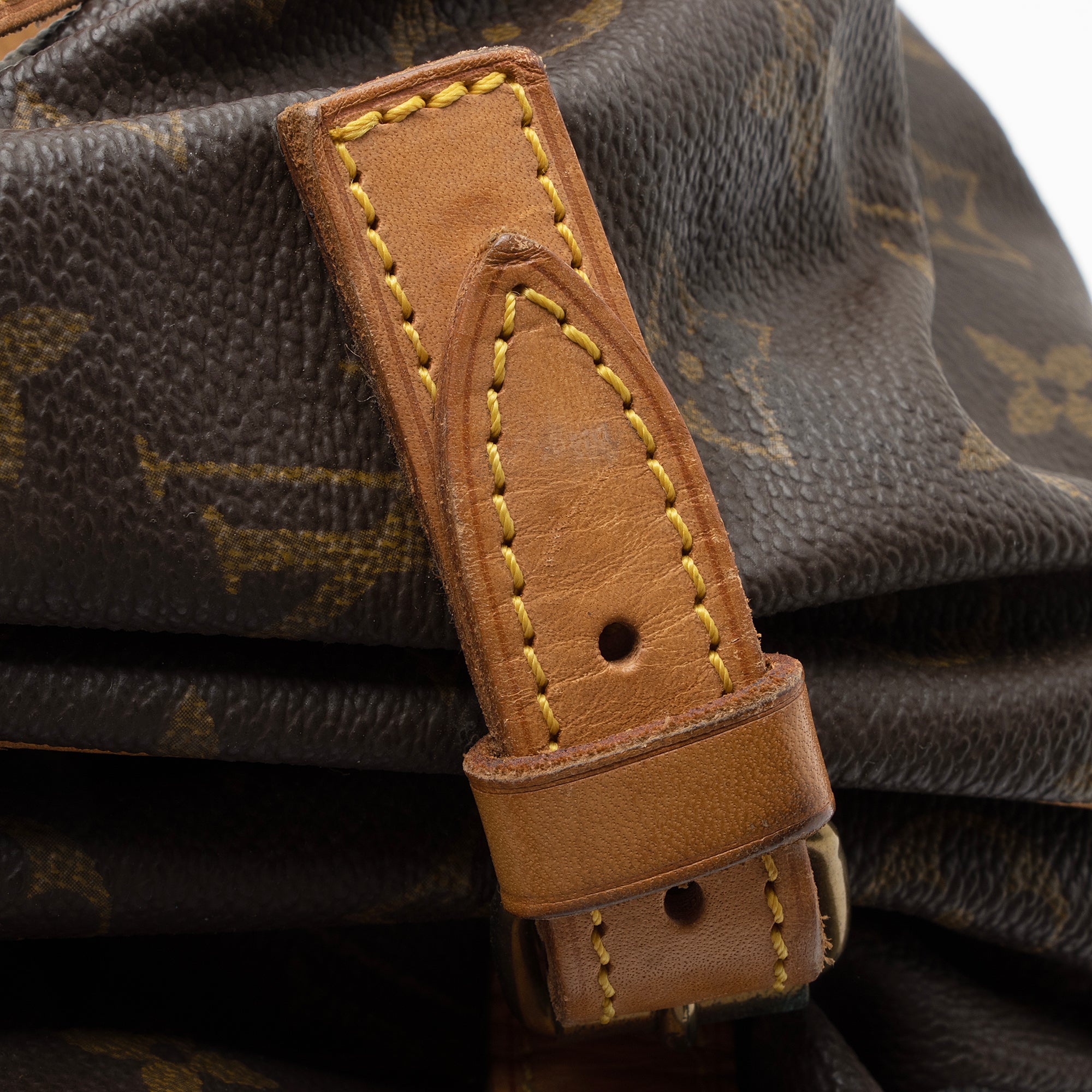 Louis Vuitton Vintage Monogram Canvas Saumur 35 Messenger Bag (SHF-sIW7oS)