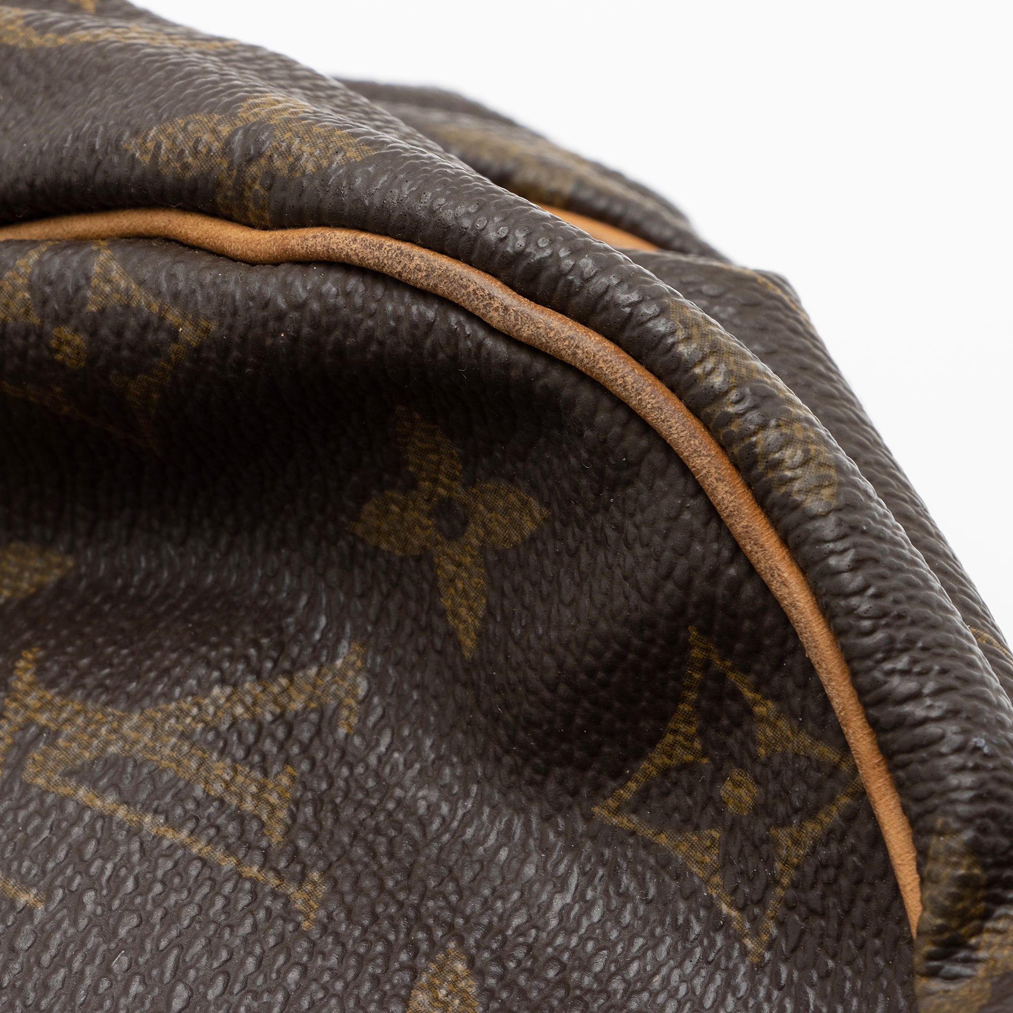 Louis Vuitton Vintage Monogram Canvas Saumur 35 Messenger Bag (SHF-sIW7oS)