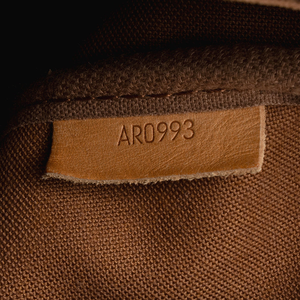Louis Vuitton Vintage Monogram Canvas Saumur 35 Messenger Bag (SHF-Tk3PjK)
