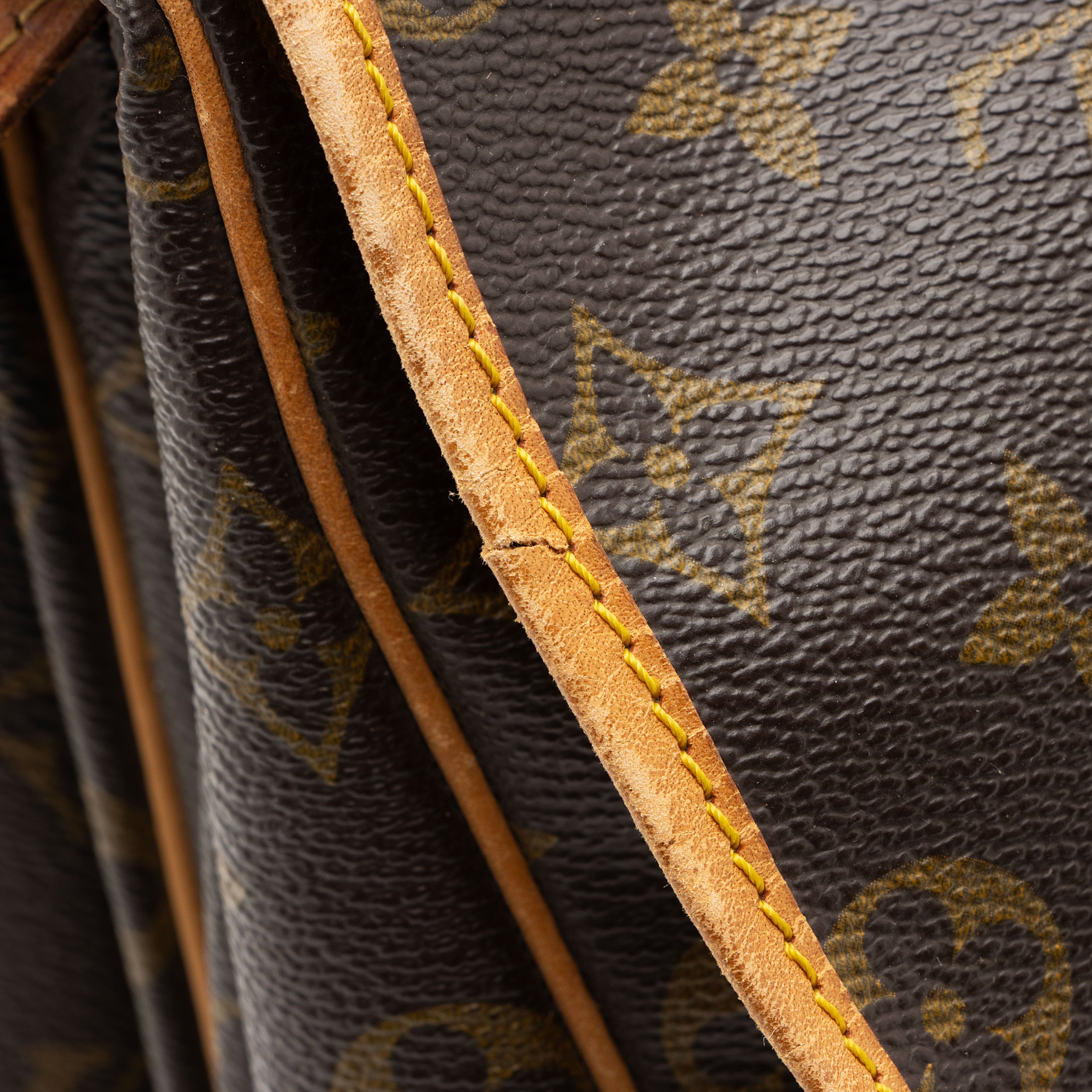 Louis Vuitton Vintage Monogram Canvas Saumur 35 Messenger