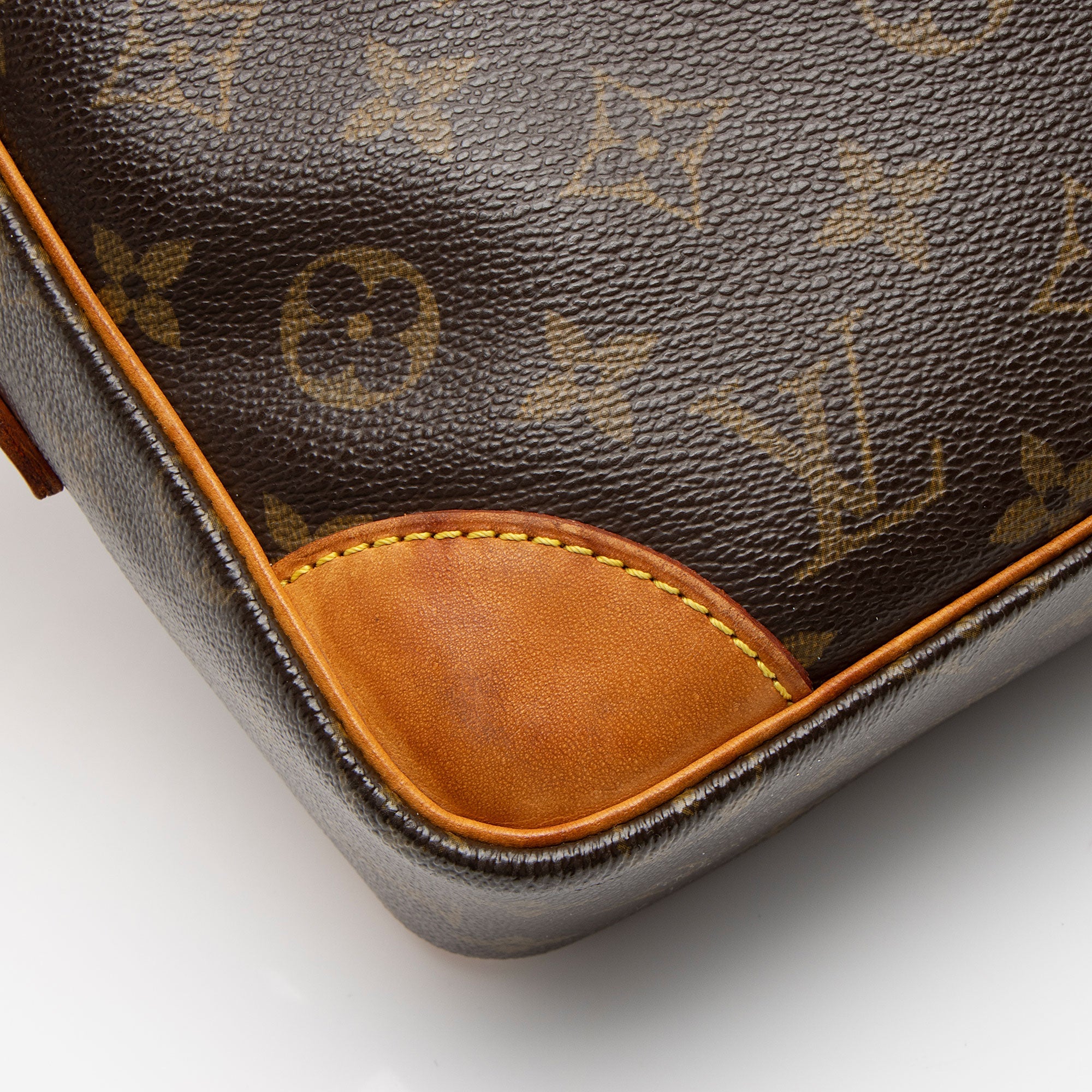 Louis Vuitton Vintage Monogram Canvas Trocadero 30 Shoulder Bag (SHF-P4BReF)
