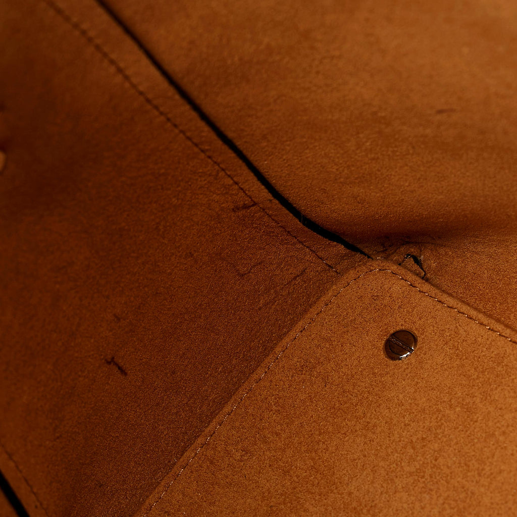 MCM Grained Calfskin Medium Ella (SHG-37897)