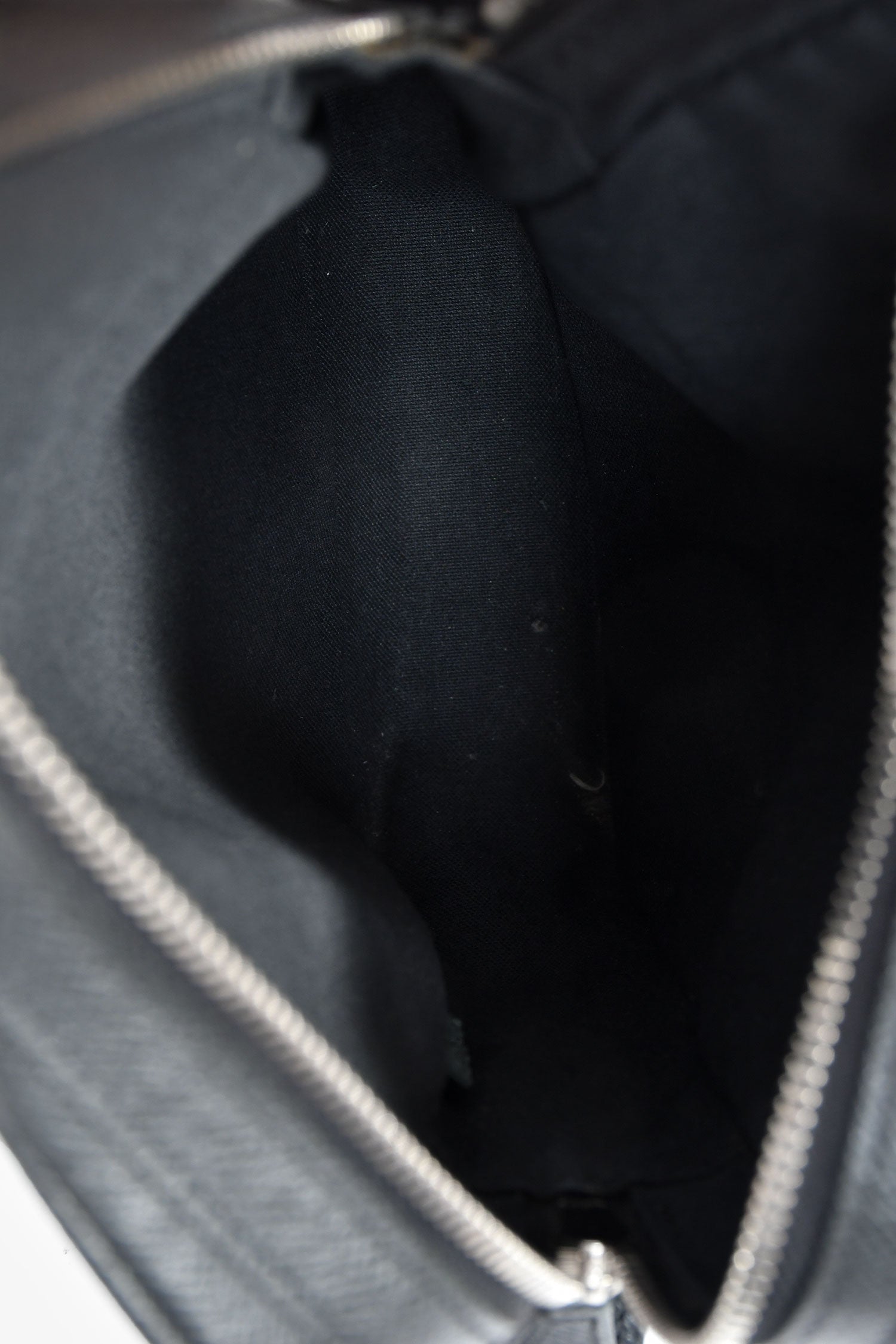 Louis Vuitton 2009 Black Taiga Leather Dimitri Messenger Bag