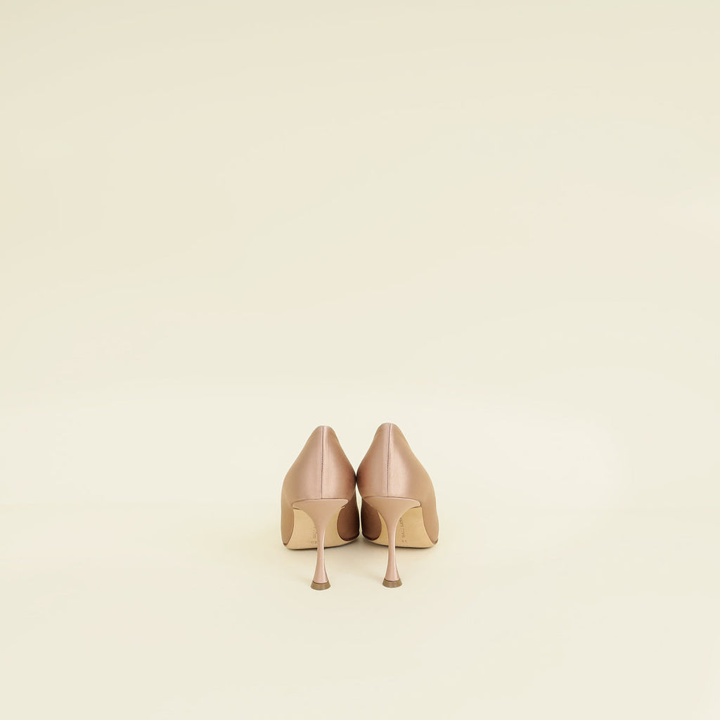 Manolo Blahnik Nude Cassina Satin Pump 39