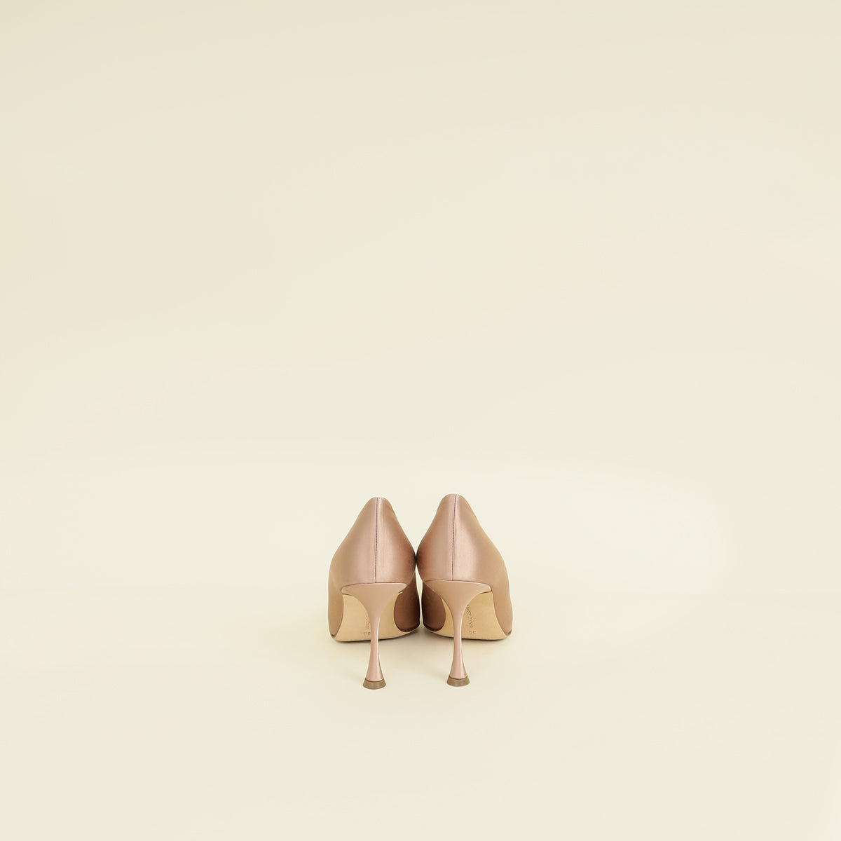 Manolo Blahnik Nude Cassina Satin Pump 39