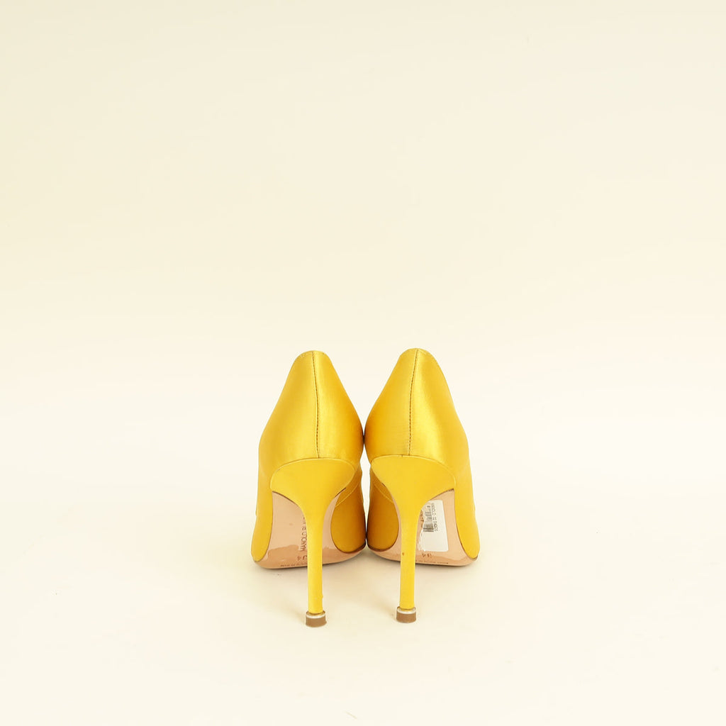 Manolo Blahnik Yellow Satin Hangisi Pumps 34